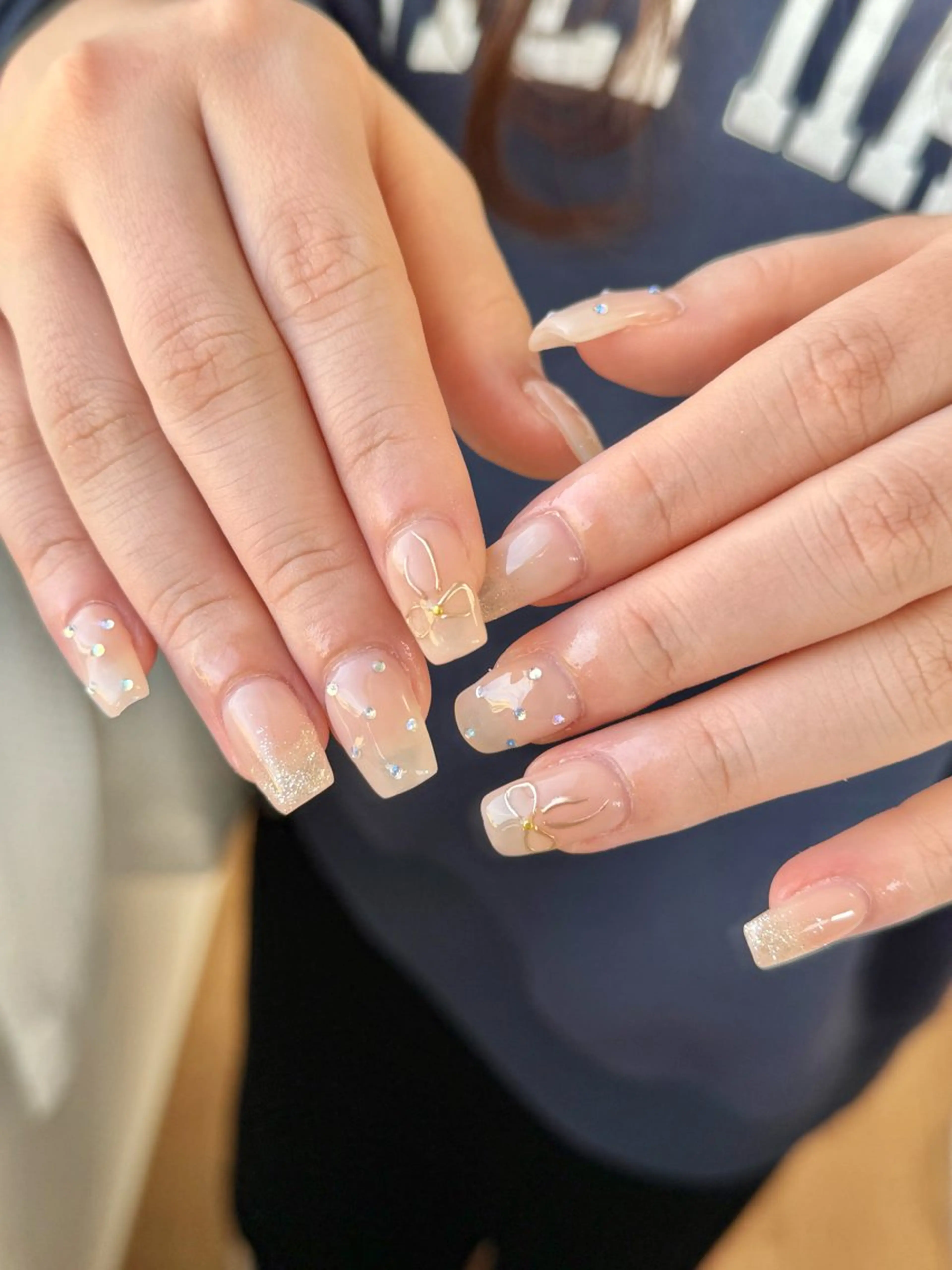 ネイル ジェルネイル ガーリー パラジェル リボン ワンホンネイル ハンドネイル nailroom amyのネイルデザイン