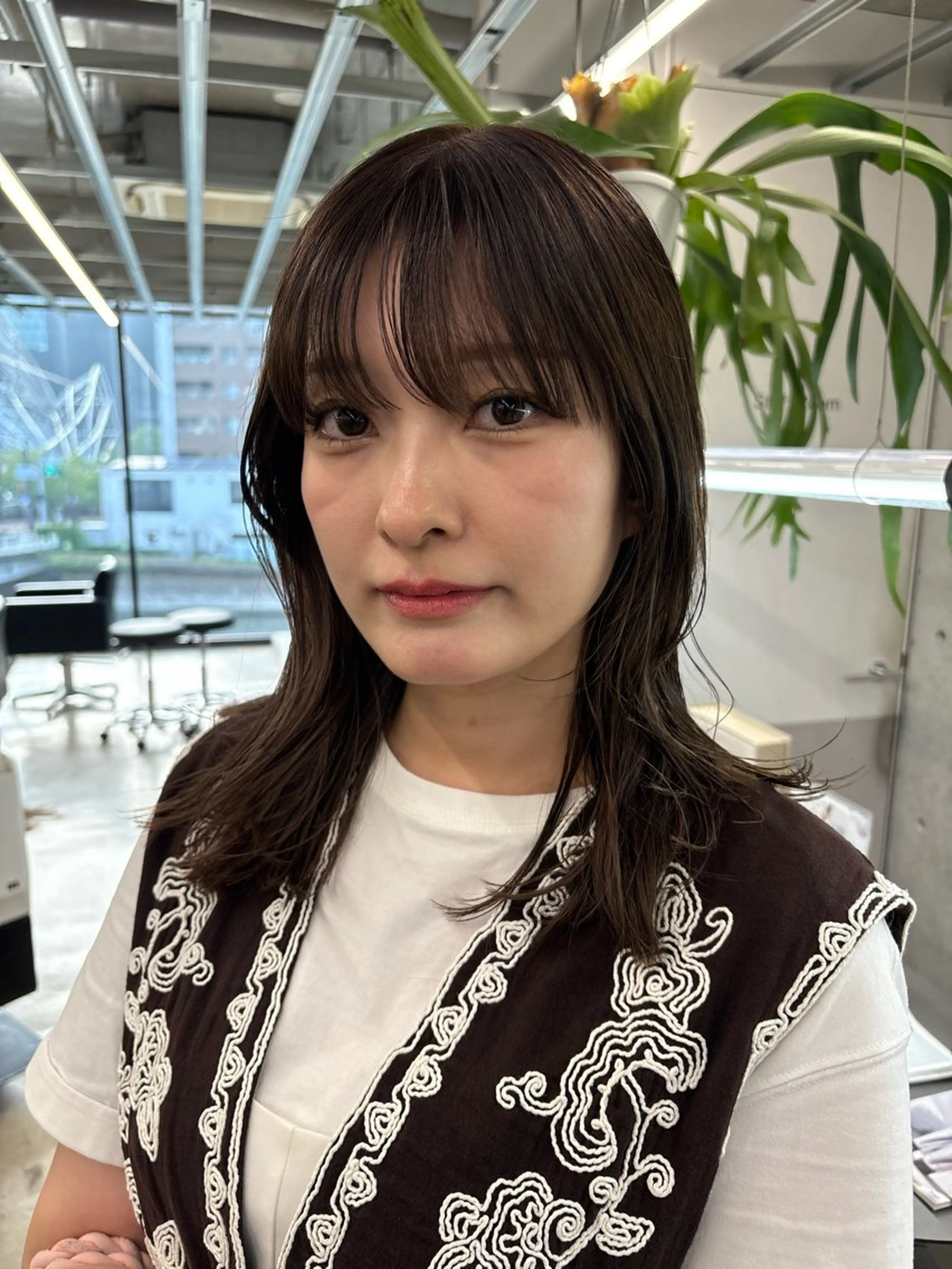 ミディアム カラー 顔まわりレイヤー レイヤーカット カット ヘアカラー トリートメント 似合わせカット レイヤーボブウルフのヘアスタイル