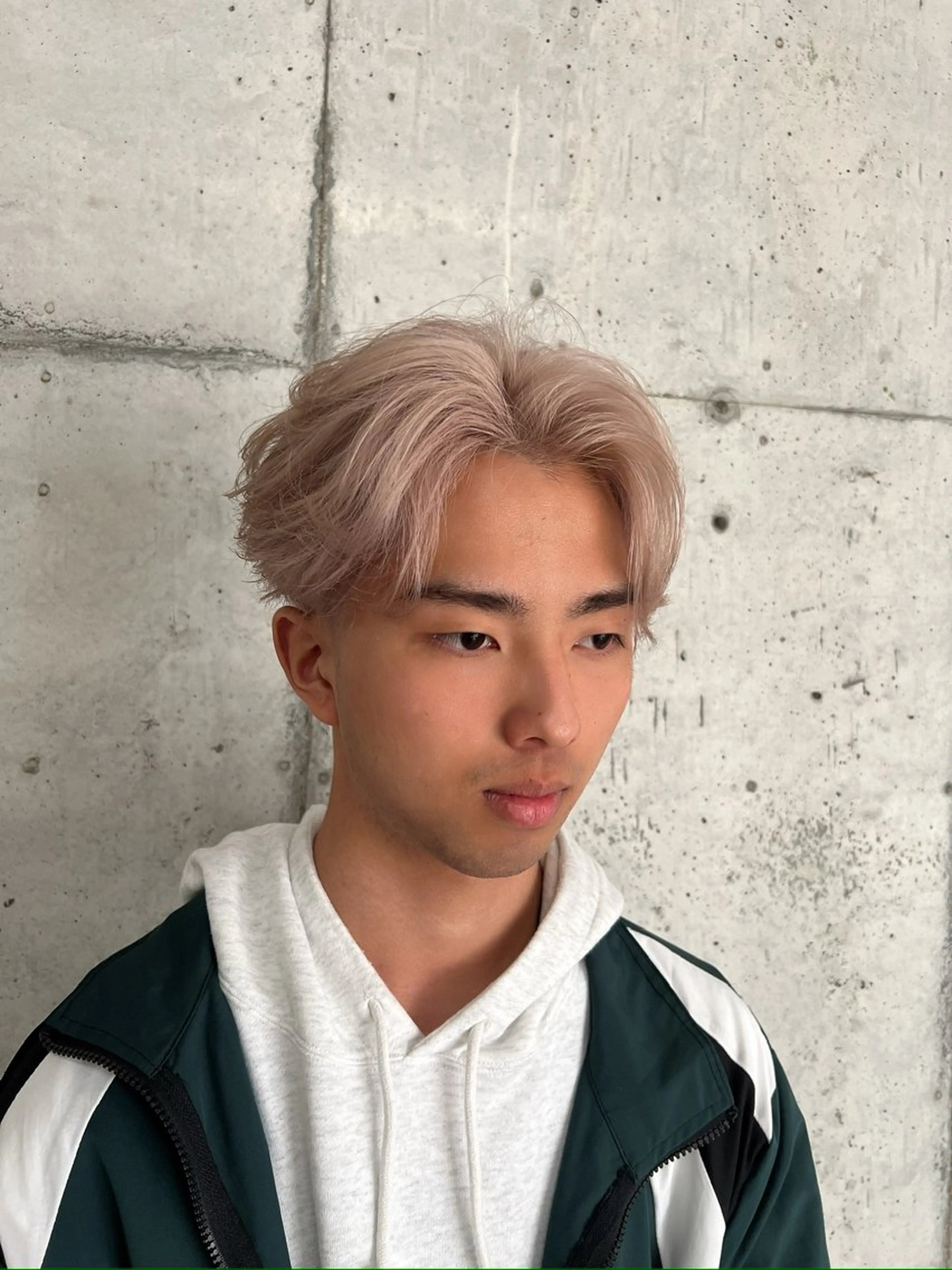 ショート カラー メンズ ベージュカラー ホワイトベージュ カット ヘアカラー トリートメント keita💫暖色系 💫ハイトーン💫のヘアスタイル