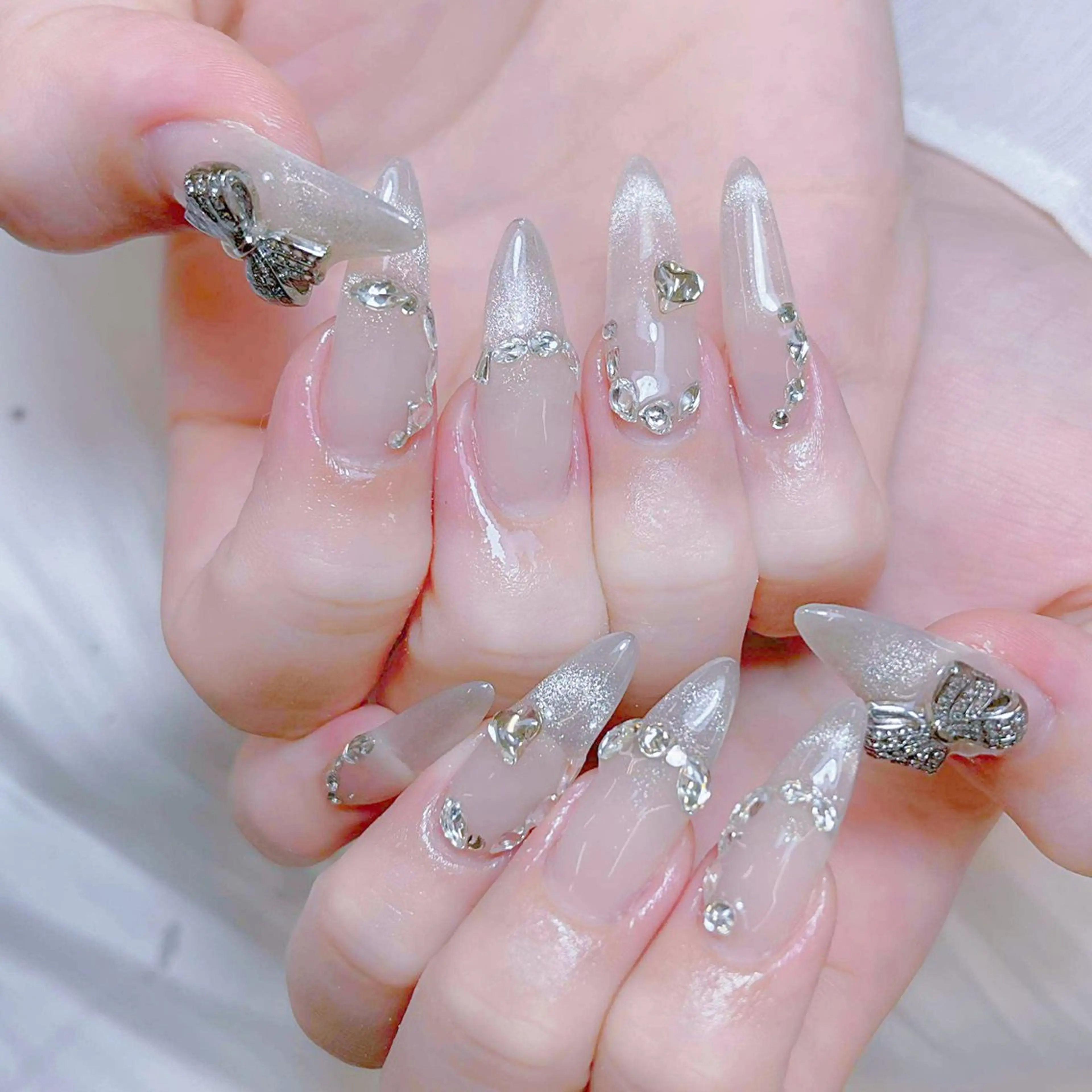ネイル チークネイル 長さ出し フレンチネイル ジェルネイル ガラスフレンチ ハンドネイル anh nail anne🤍のネイルデザイン