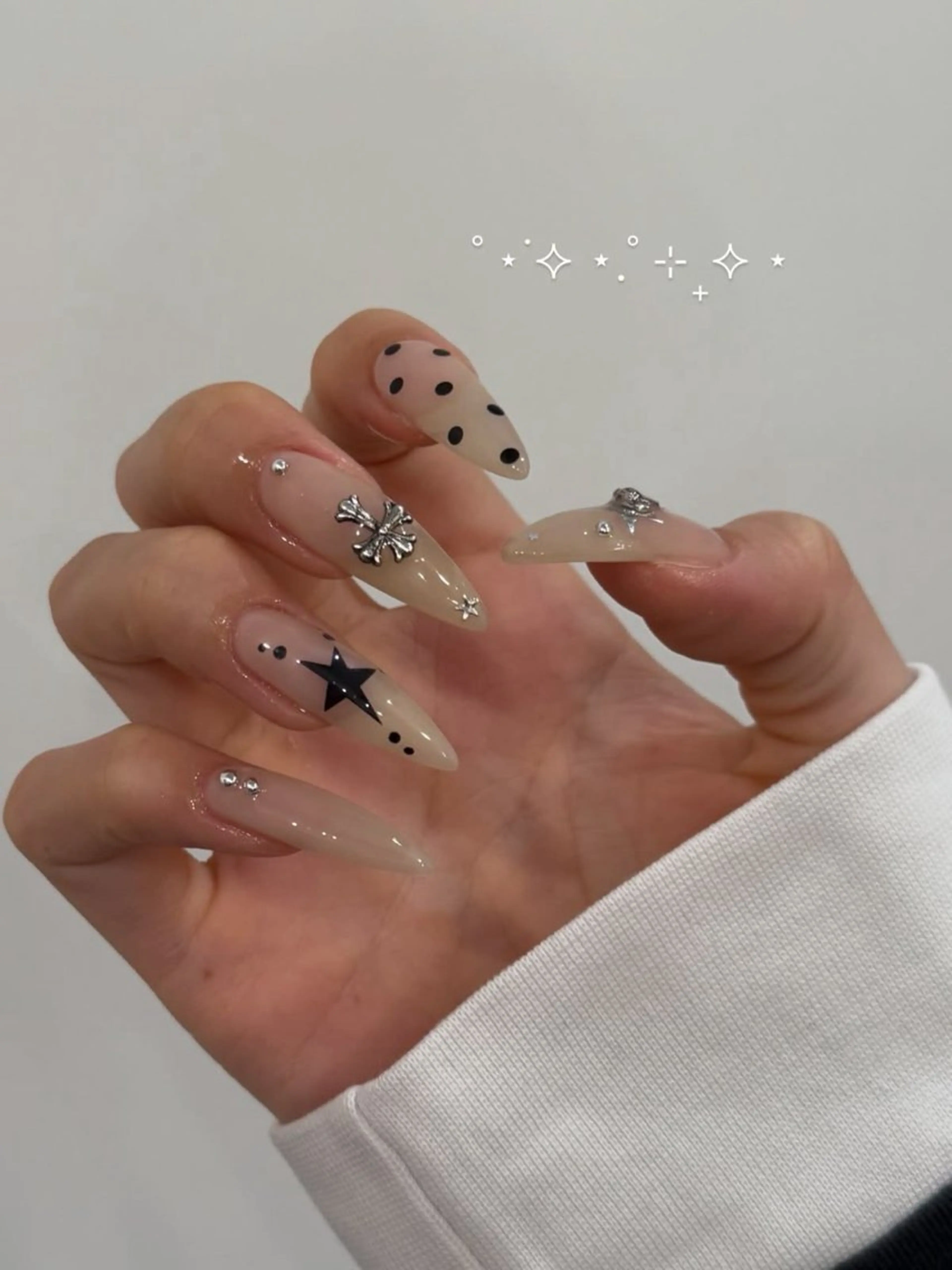 ネイル フレンチネイル キラキラネイル 韓国ネイル シンプルネイル ワンホンネイル ハンドネイル MEI Nailのネイルデザイン