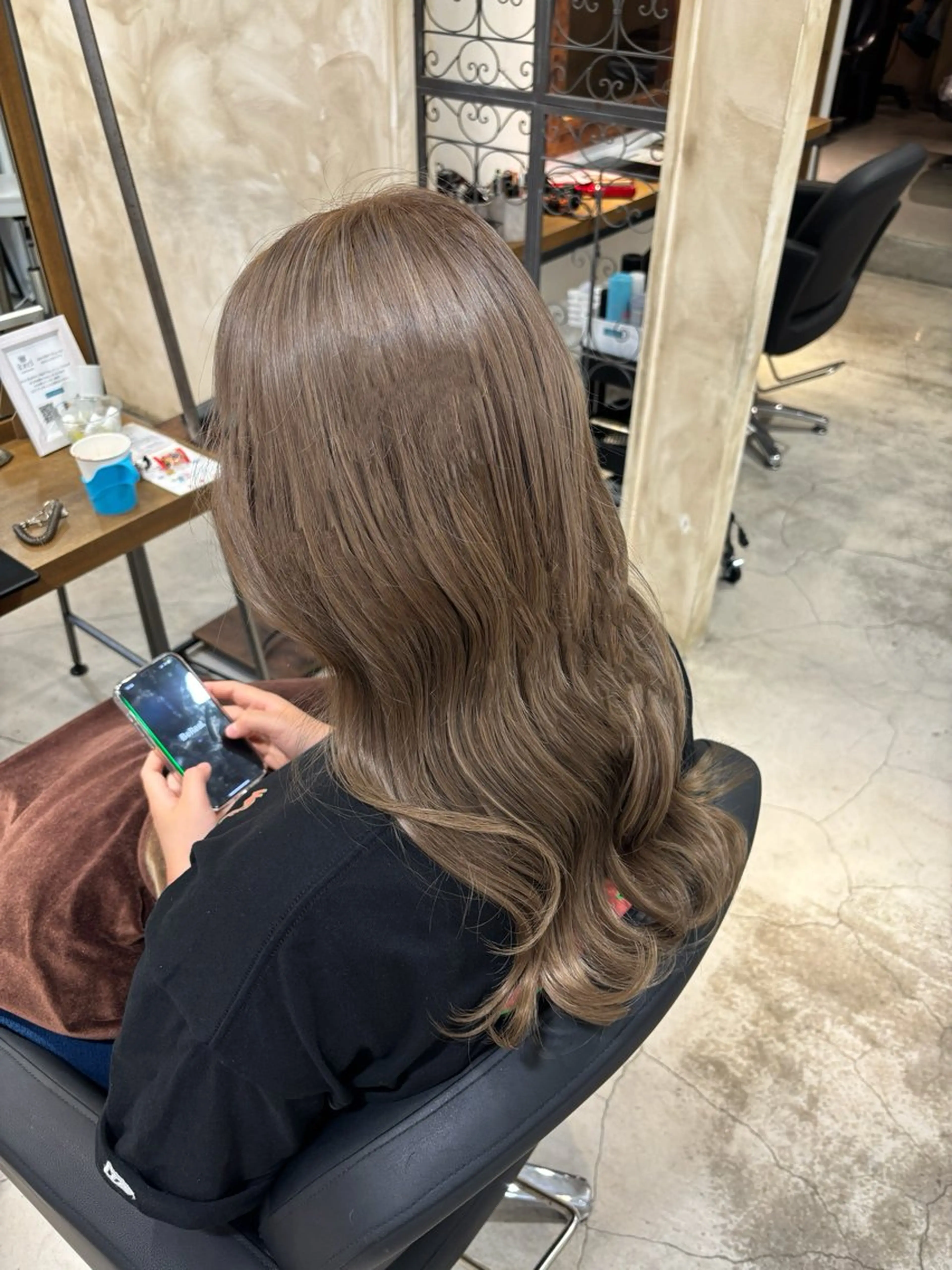 ロング カラー ベージュカラー ブリーチ ミルクティーベージュ カット ヘアカラー トリートメント ツヤカラー🫧 Saeのヘアスタイル