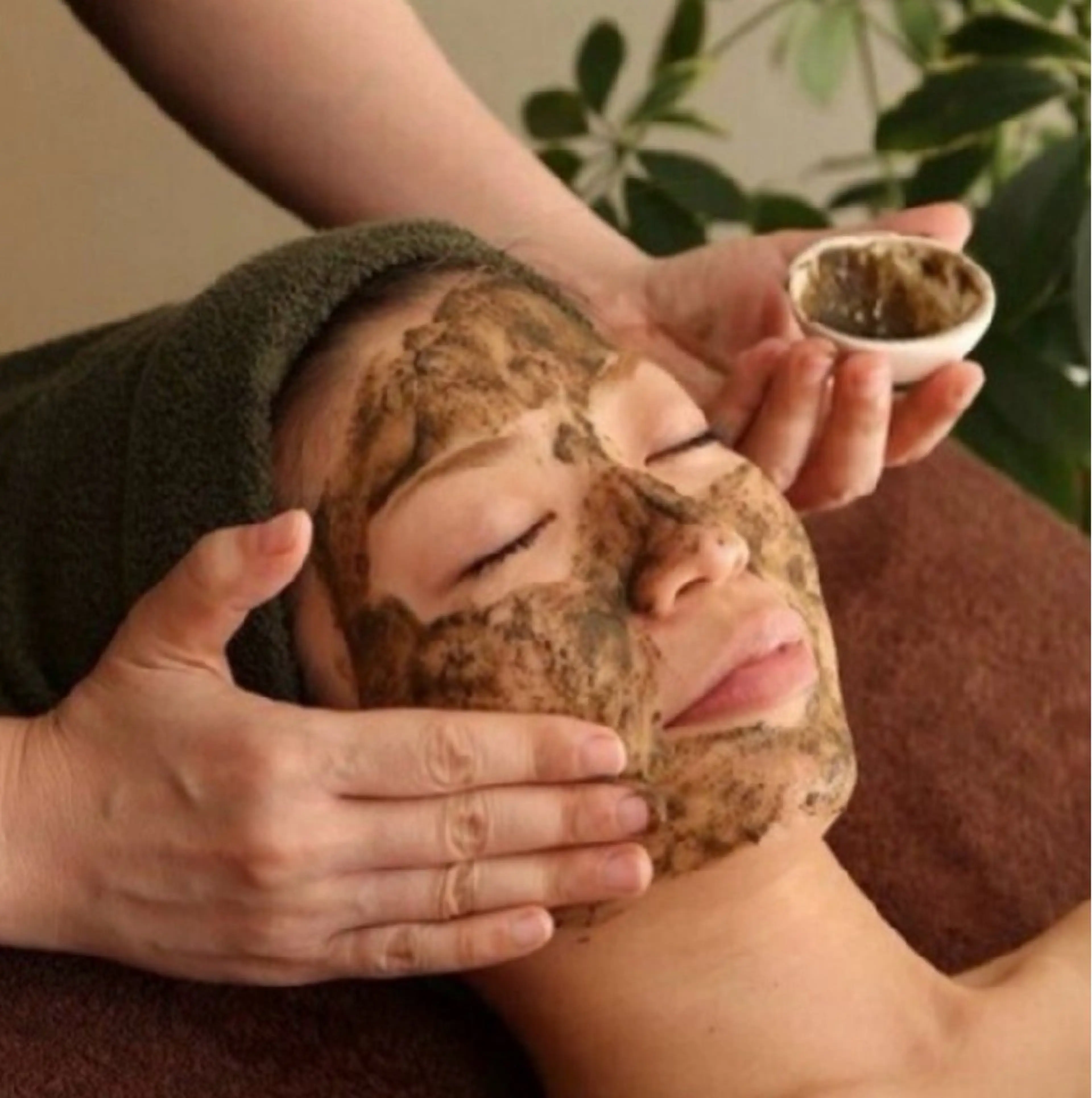 【美容鍼のハーブピーリング🪸】頭蓋骨小顔矯正+スピキュールハーブピーリング✨の写真