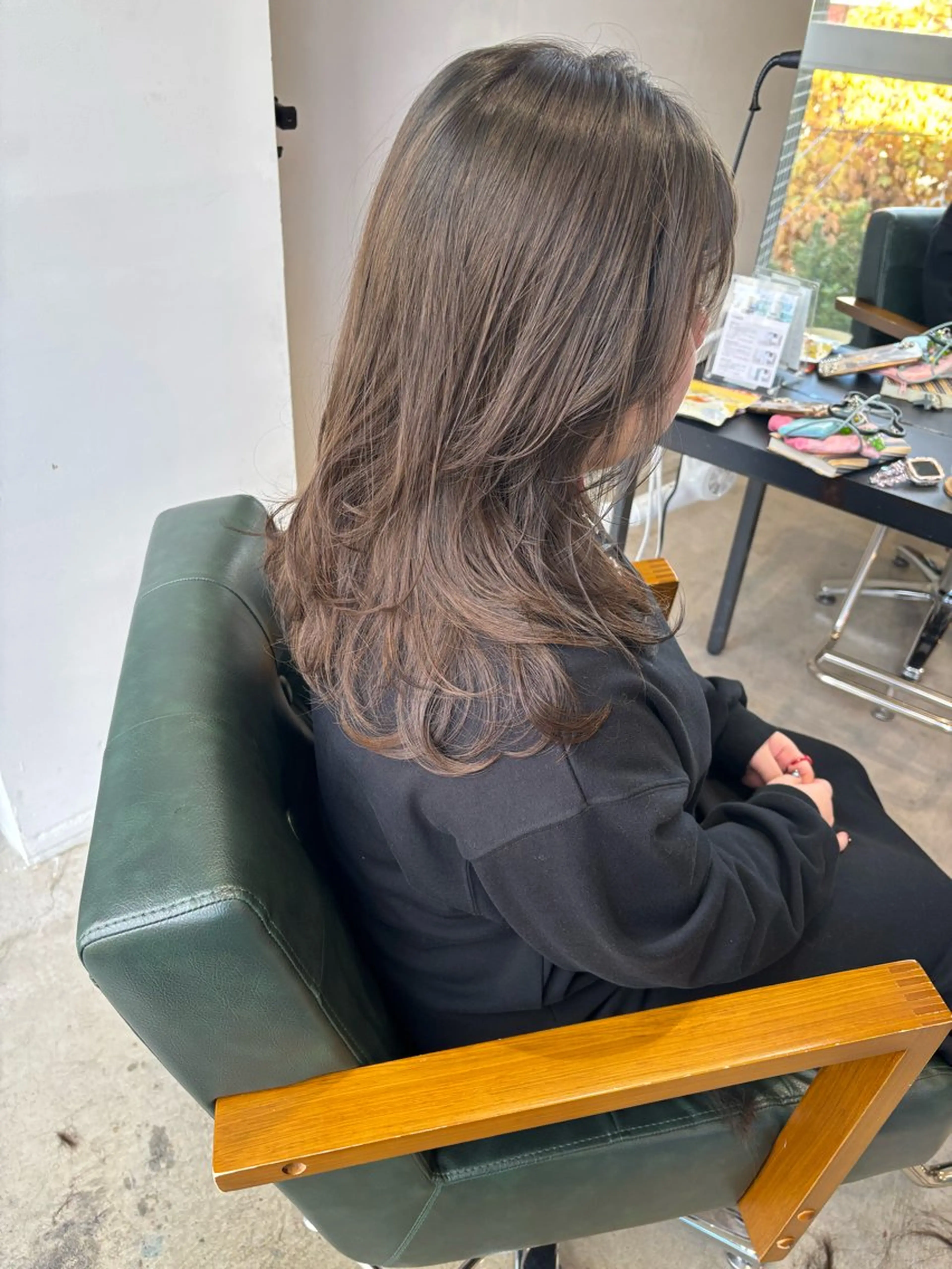 セミロング カラー 鈴木 美紅のヘアスタイル