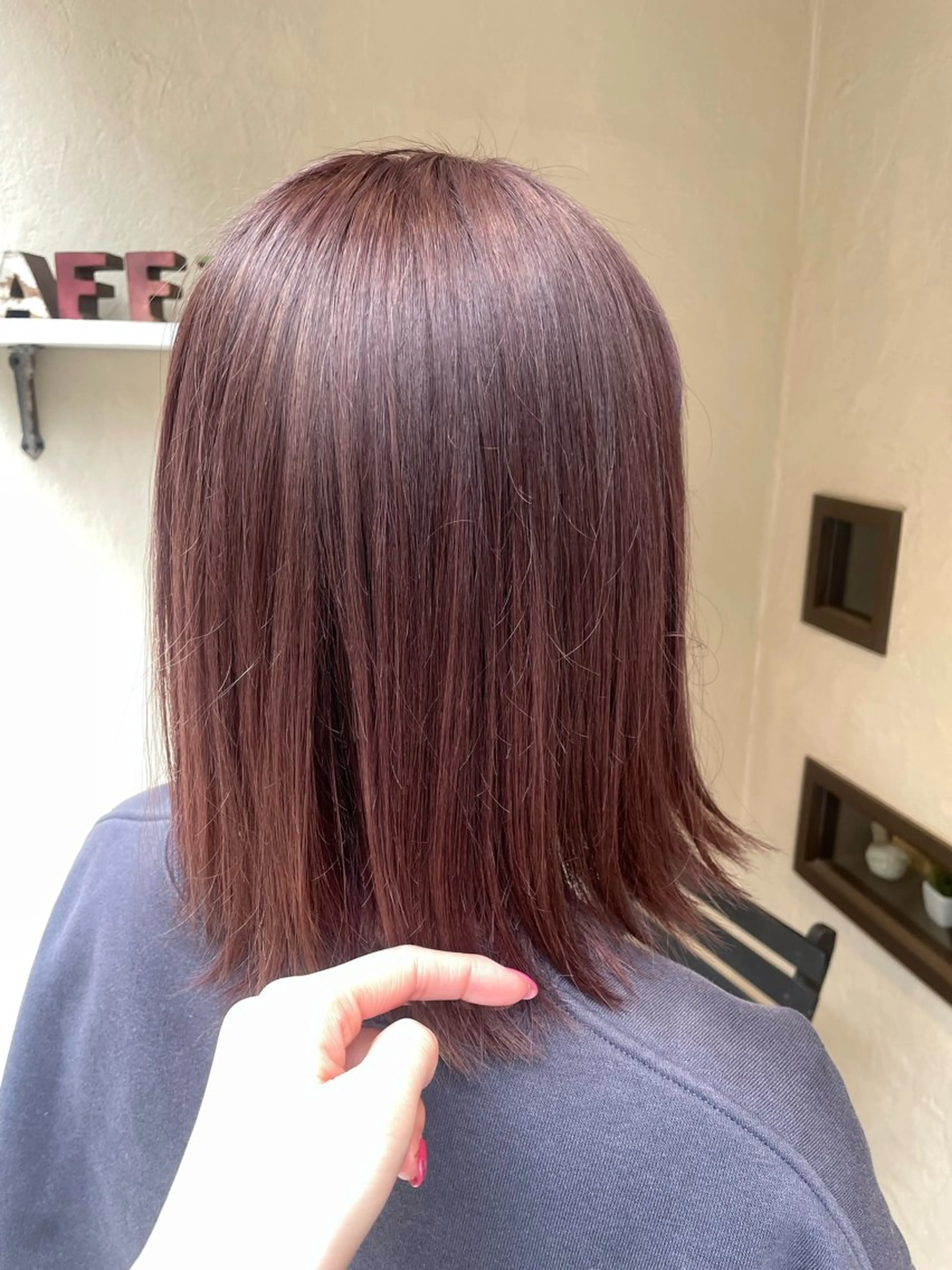 ミディアム カラー ベージュカラー ブリーチ ピンクカラー 大庭 萌瑚のヘアスタイル