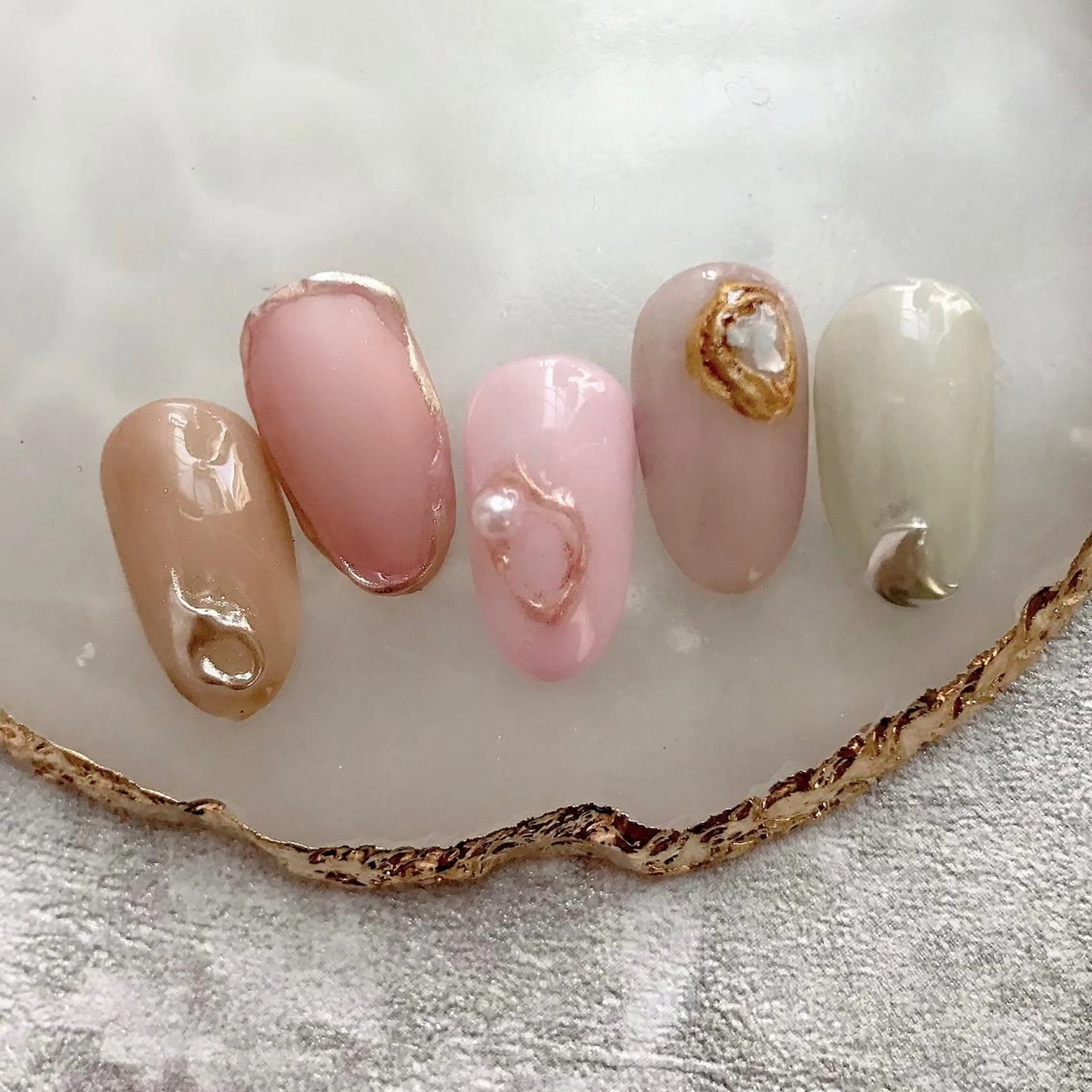 ネイル ミラーネイル ぷっくりネイル beauty ☪︎moonのネイルデザイン