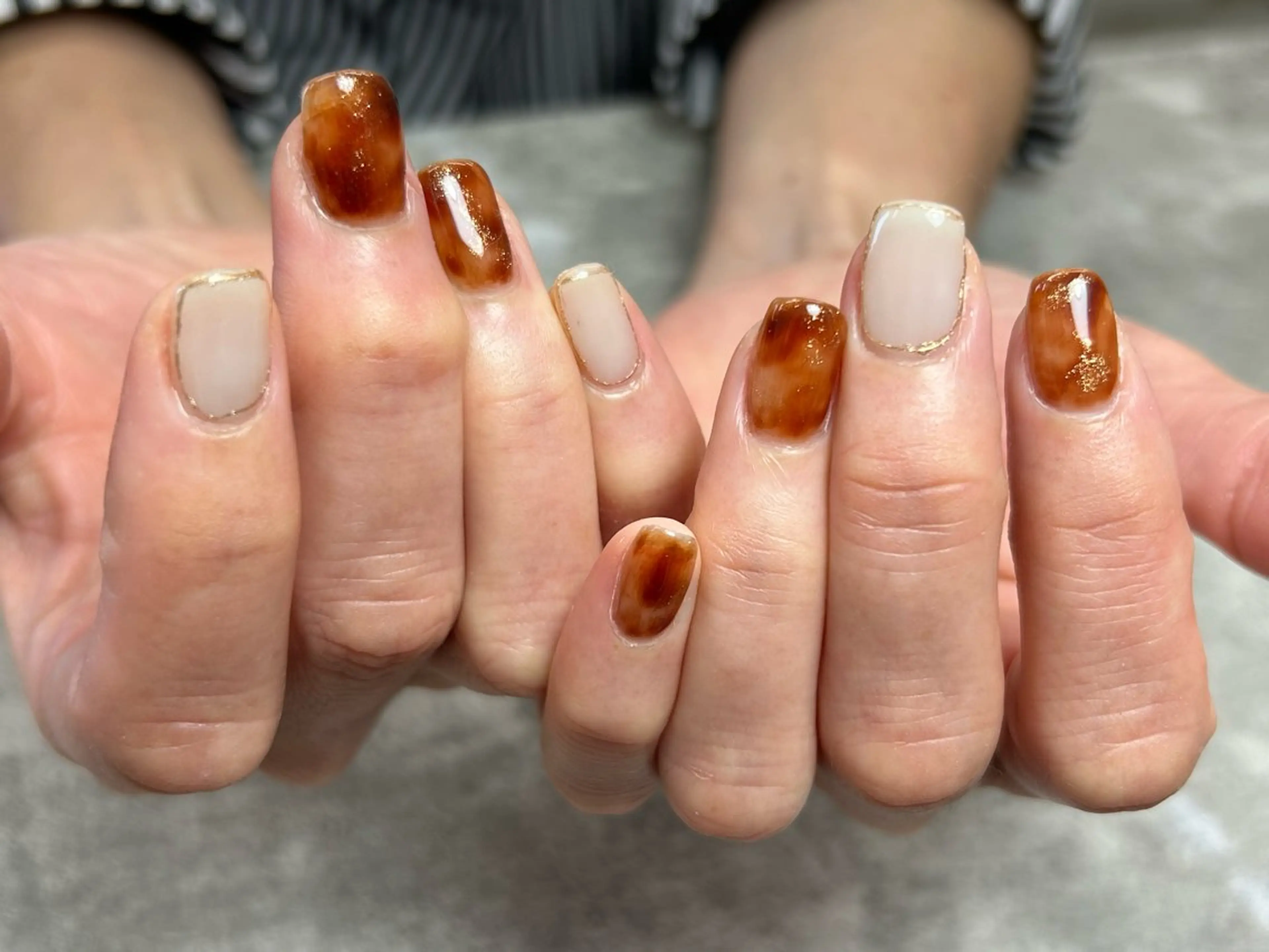 ネイル べっ甲ネイル Le Chat ASUKAのネイルデザイン