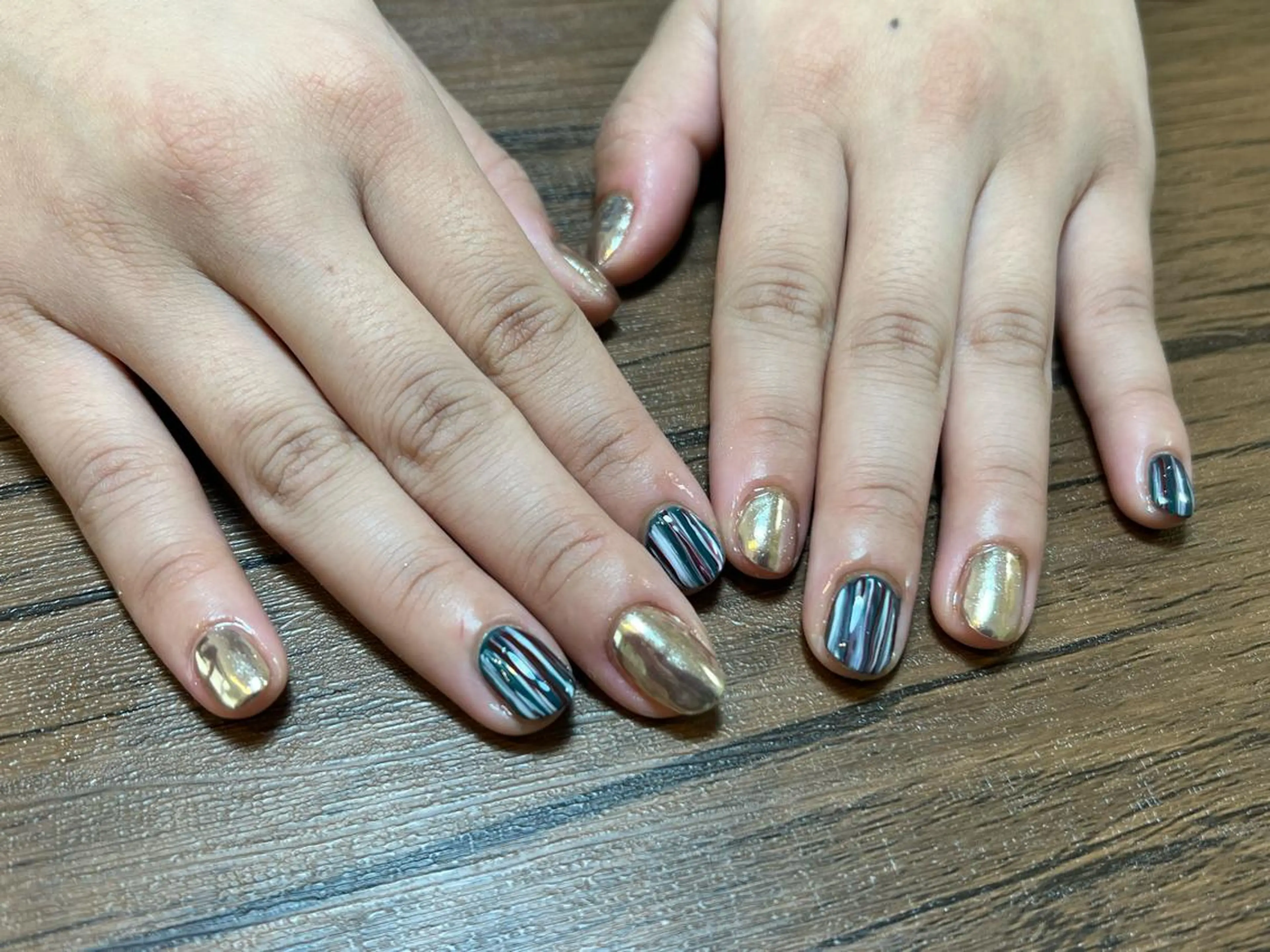 ネイル ミラーネイル ハンドネイル HENRIETTA NAILSALONのネイルデザイン