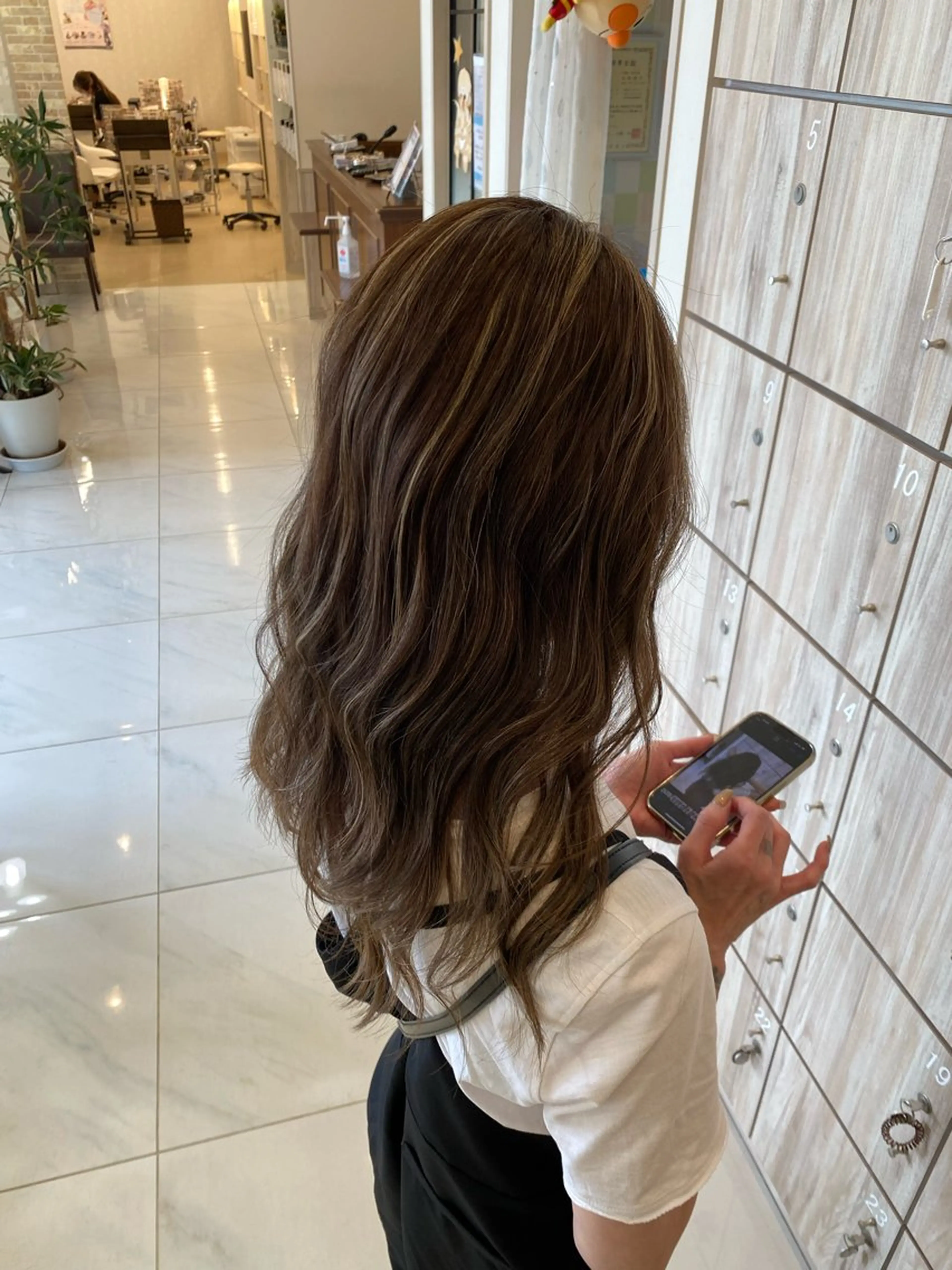ロング カラー ベージュカラー ブリーチ ケアブリーチ ハイライトカラー ハイライト グランデュール焼津 SEIRYU🐉のヘアスタイル