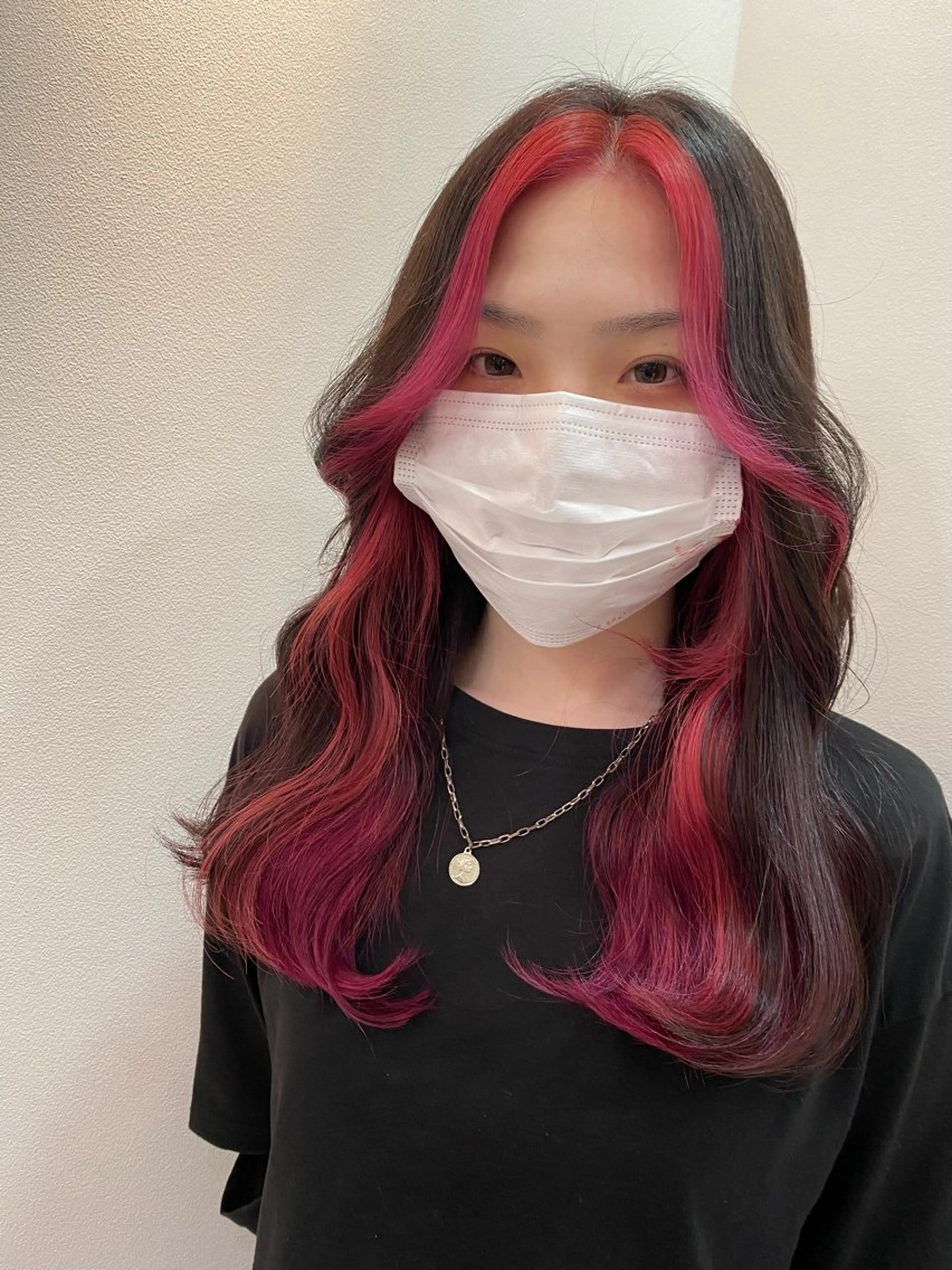 ロング カラー インナーカラー ピンクカラー ✨くびれスタイル✨️ 戸嶋穂乃香のヘアスタイル