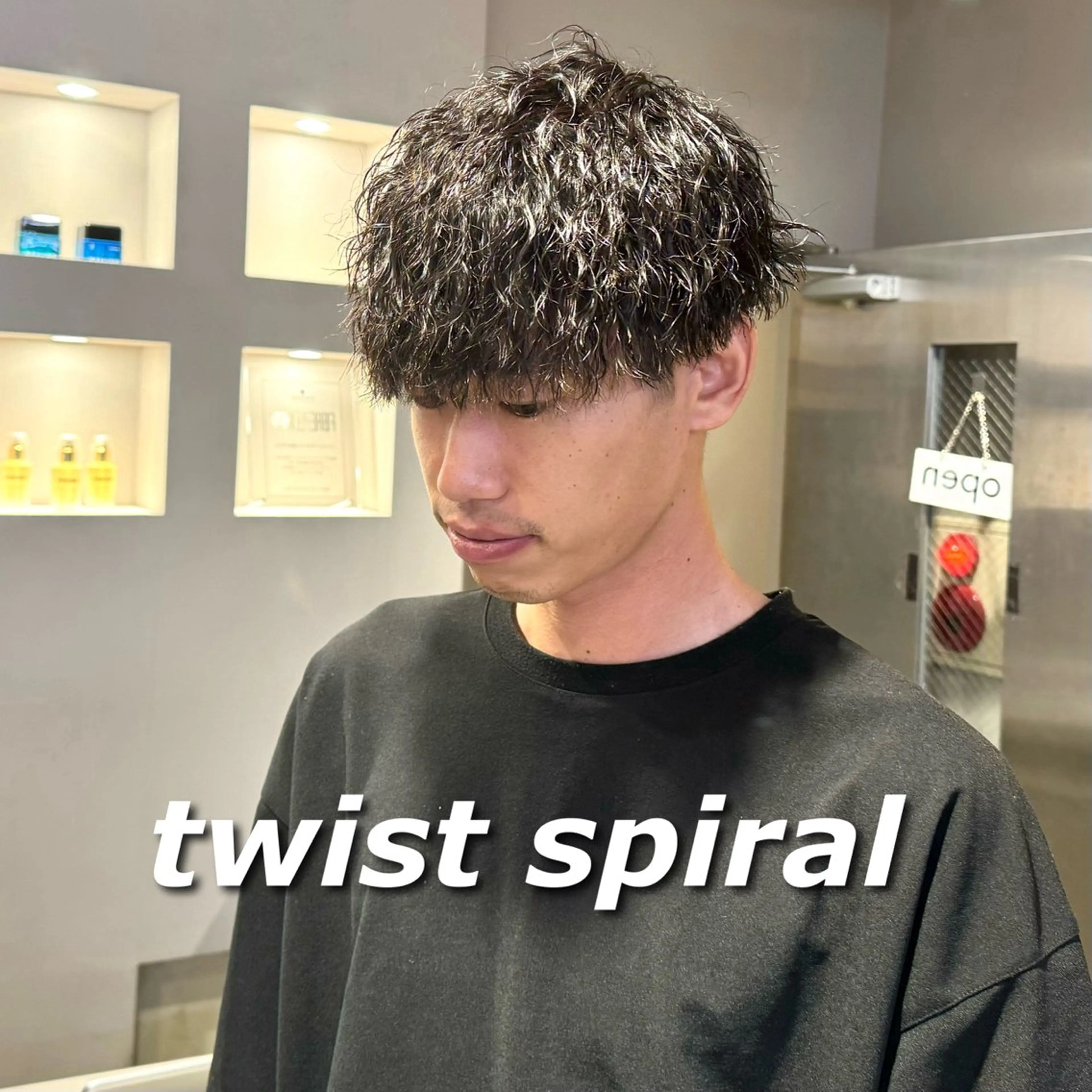 ミディアム パーマ ヘアアレンジ メンズ ミディアムパーマ メンズパーマ カット パーマ トリートメント ヘッドスパ ヘアセット 顔まわりカット の達人のヘアスタイル