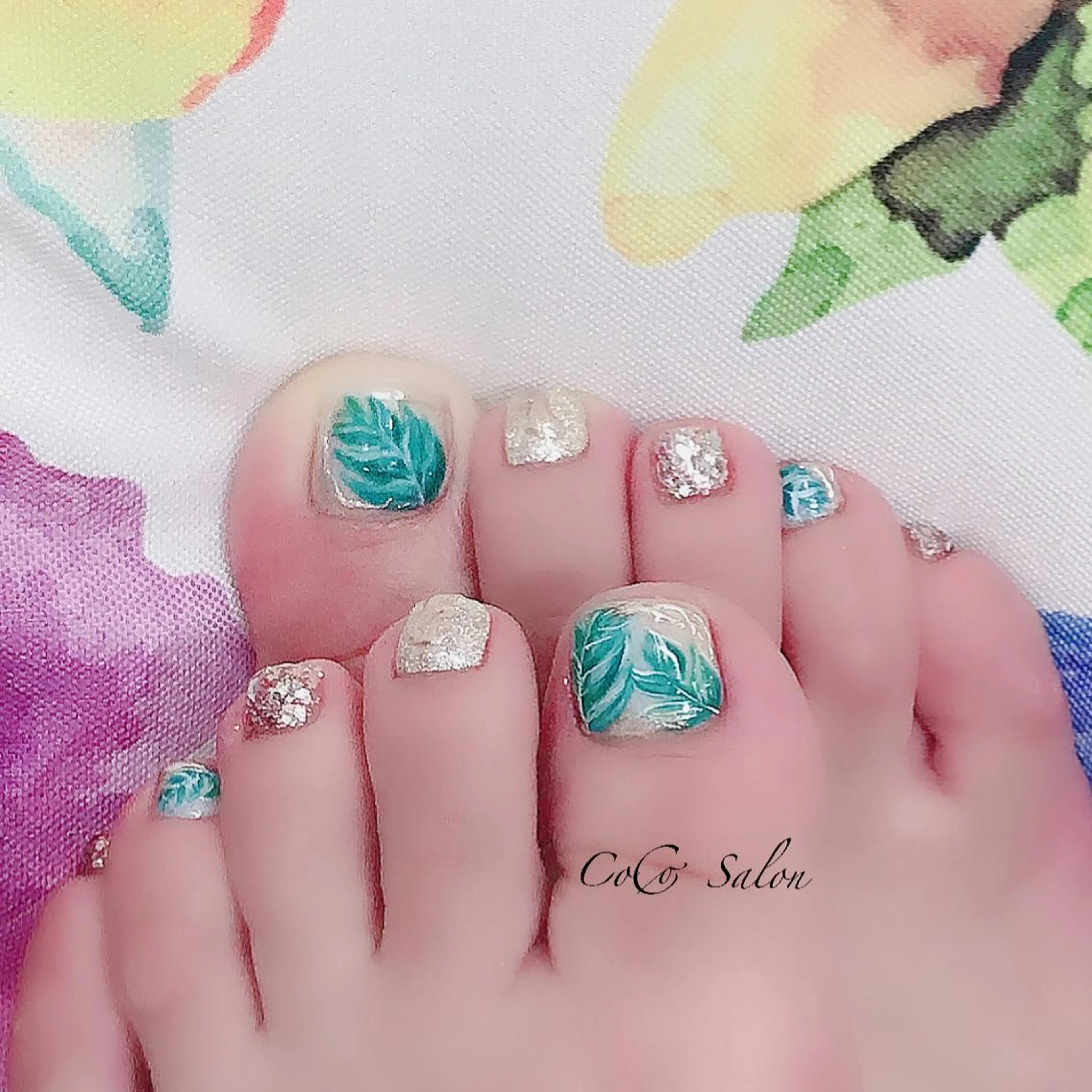 ネイル 長さ出し フットネイル ジェルネイル ホログラムネイル キラキラネイル CoCoSalon ネイル/まつ毛予約のネイルデザイン