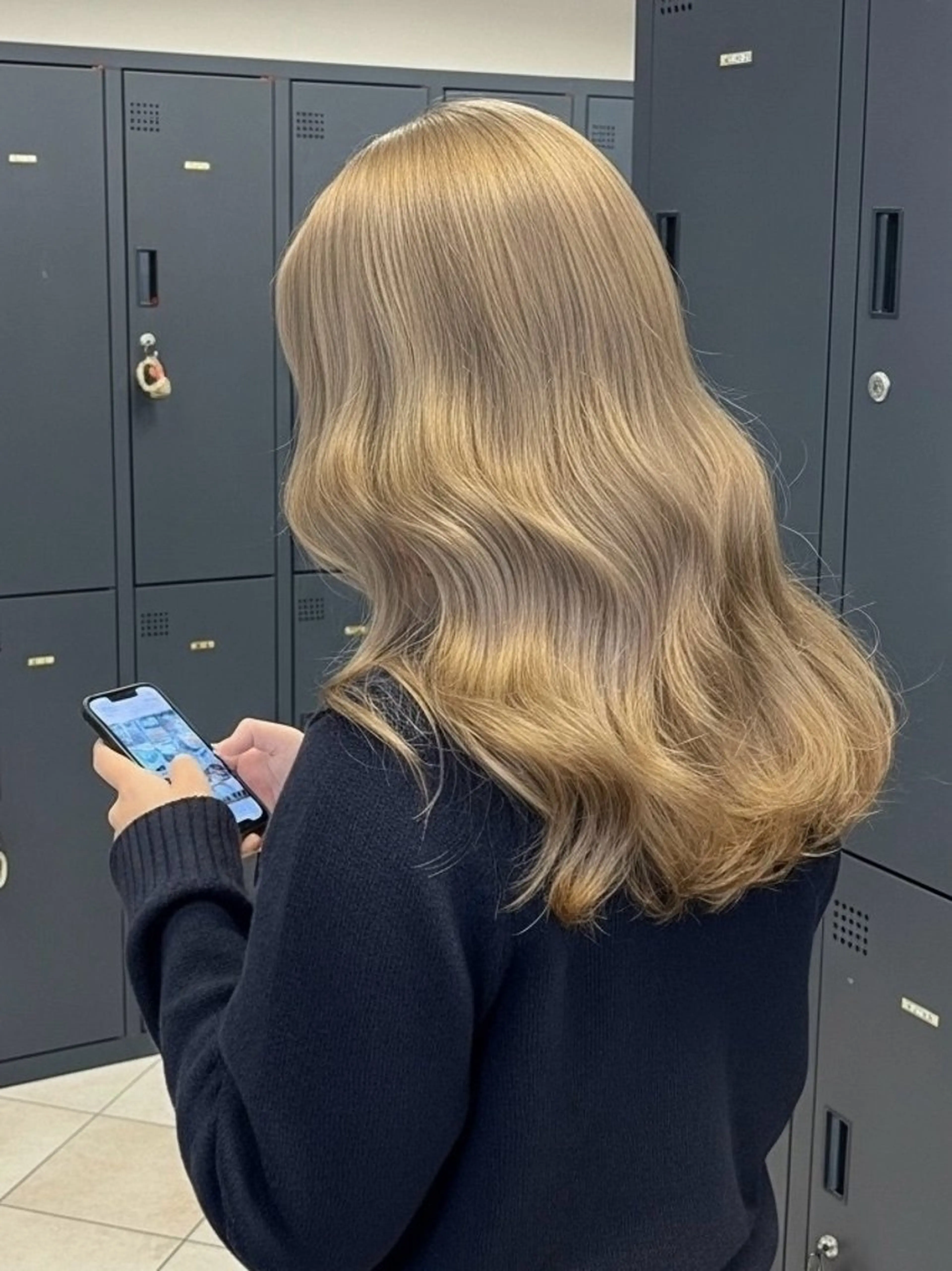 セミロング カラー ヘアカラー 艶髪レイヤーの王 復活の大澤竜馬のヘアスタイル