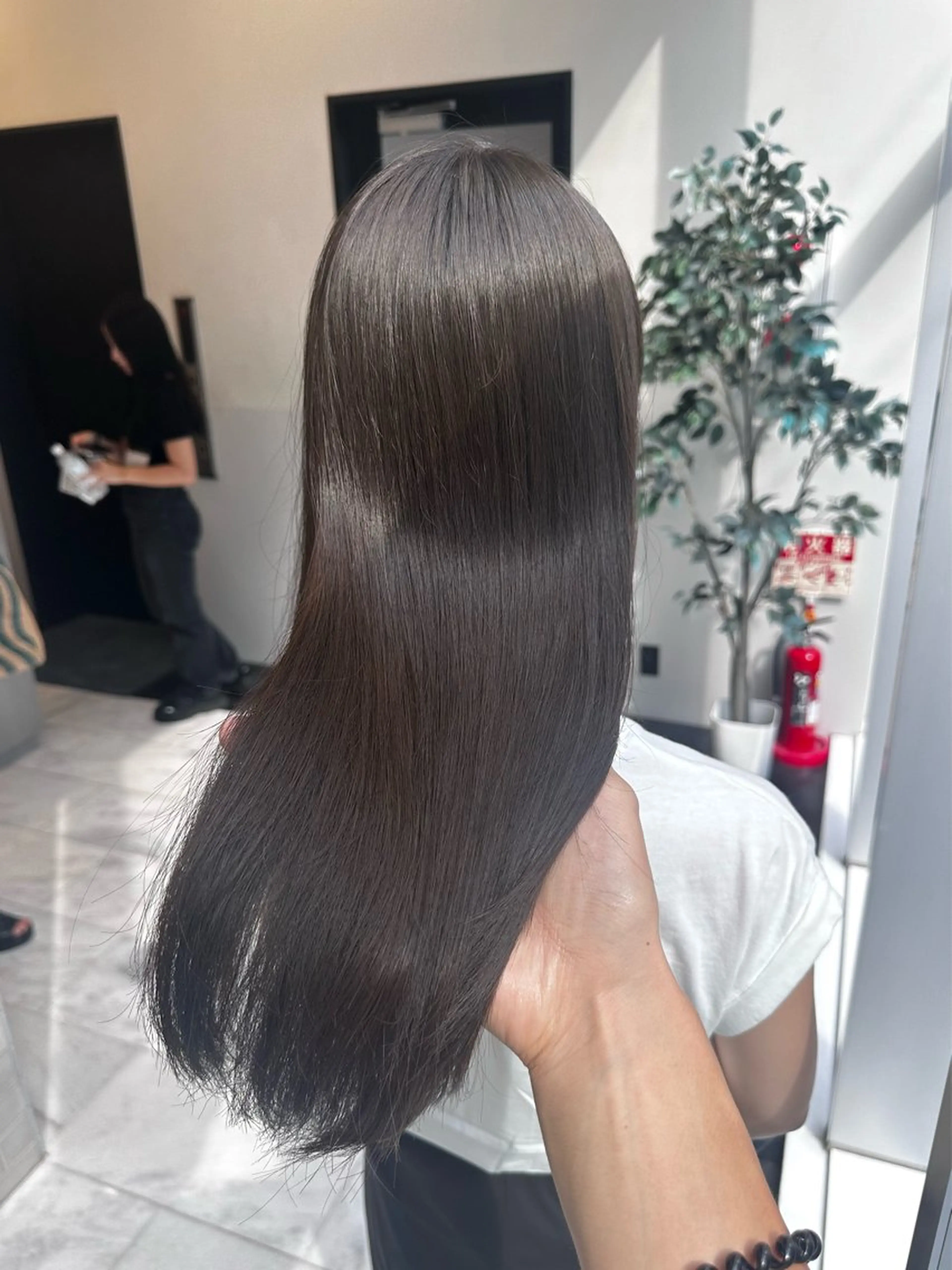 ロング カラー ブリーチ グレージュ ブリーチなしカラー オリーブグレージュ オリーブグレー ヘアカラー トリートメント LUMO所属・矢野 晃平のヘアスタイル