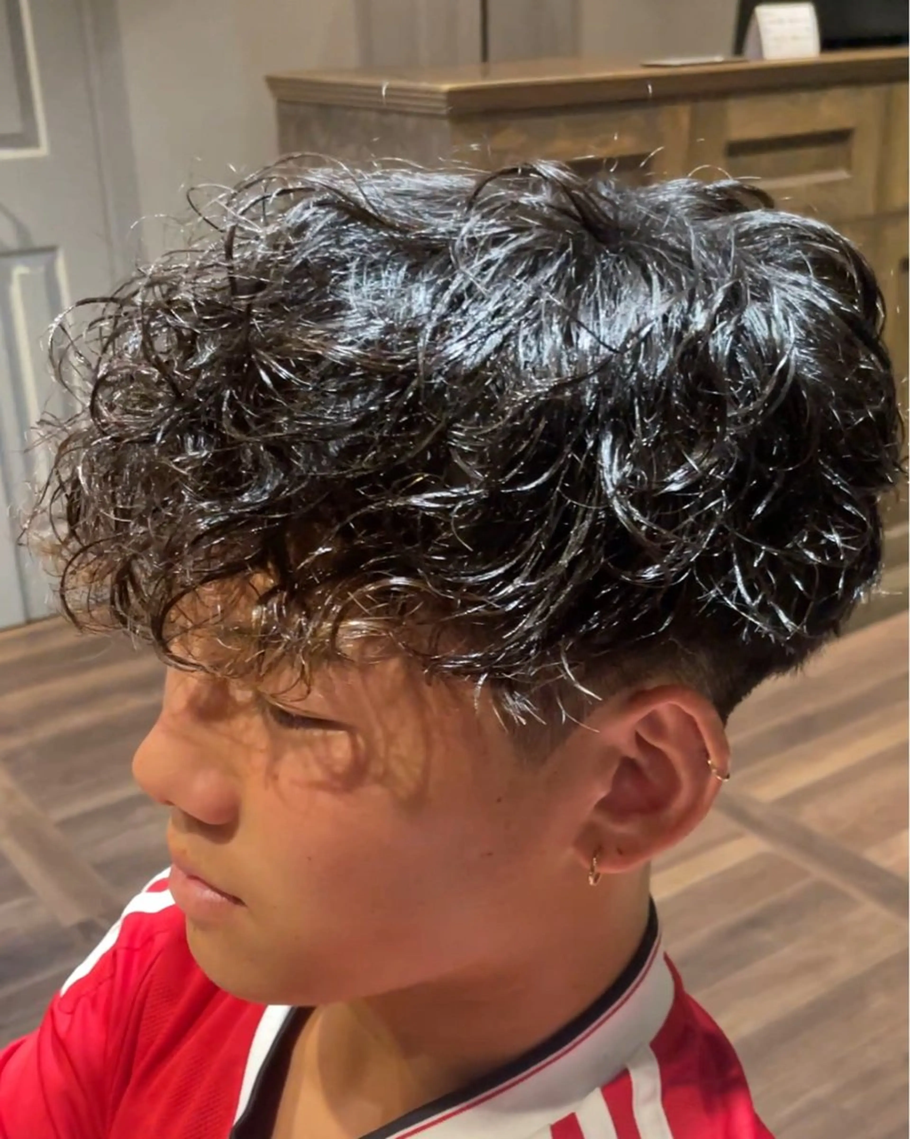 メンズ センターパート メンズハイトーン マッシュウルフ マッシュ メンズパーマ メンズヘア/岩舘 真斗のヘアスタイル