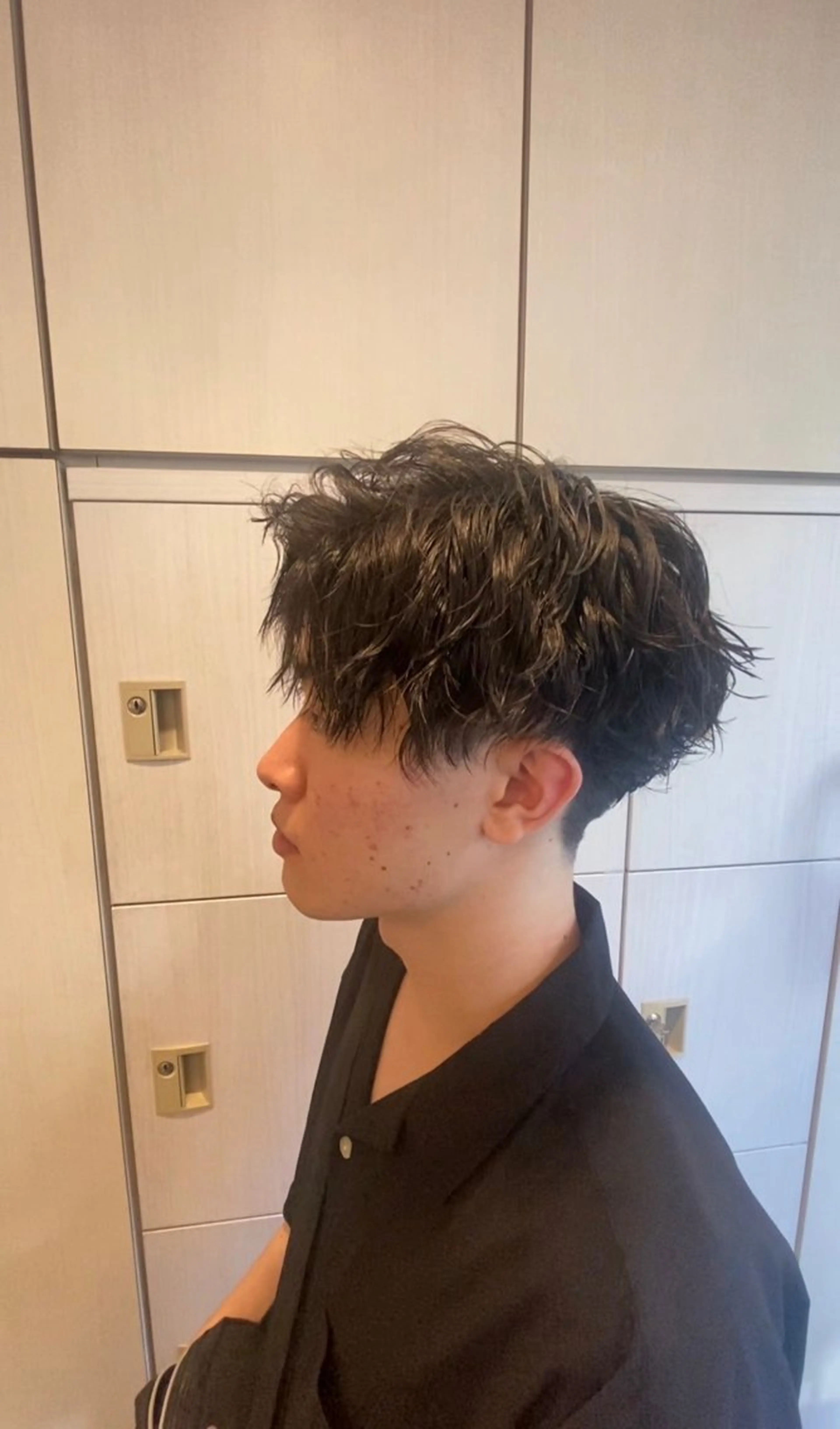 パーマ メンズ カット NaVIユウジ ブリーチカラーのヘアスタイル