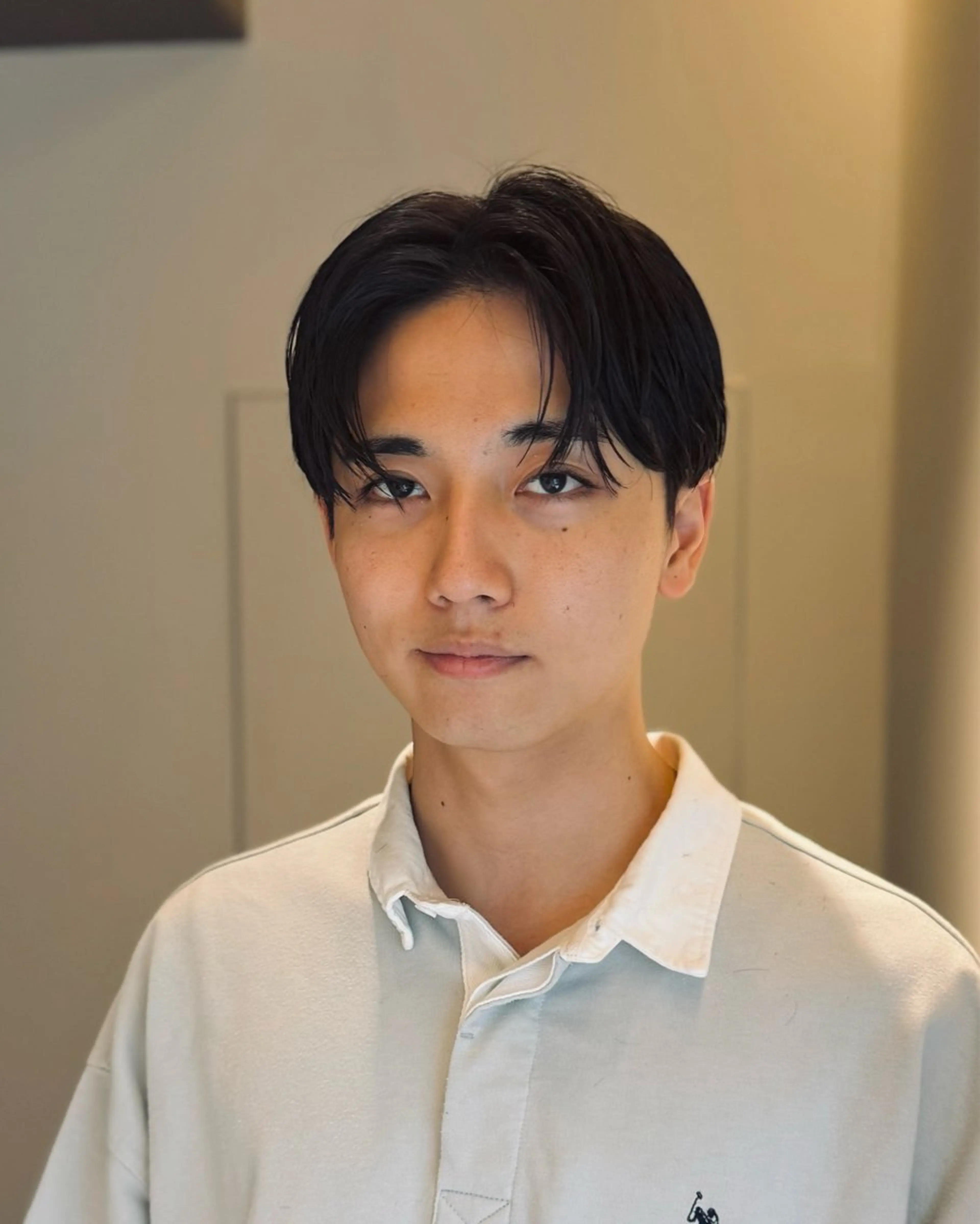 ショート パーマ メンズ センターパート メンズパーマ ニュアンスパーマ カット パーマ スパイキーショート 大人パーマ 丸山のヘアスタイル