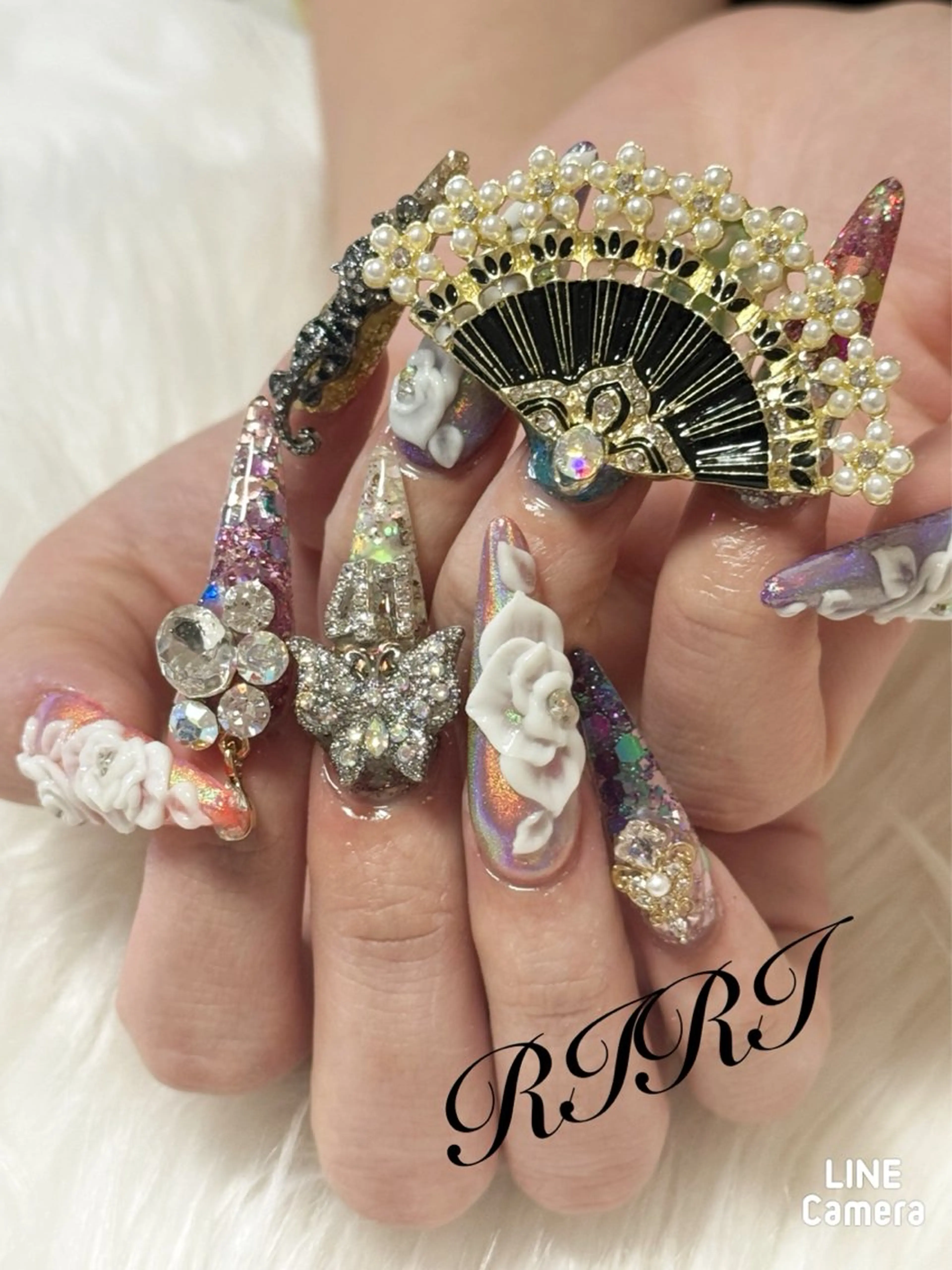 ネイル 成人式 フラワーネイル ジェルネイル キラキラネイル 韓国ネイル ハンドネイル riri オーナーのネイルデザイン