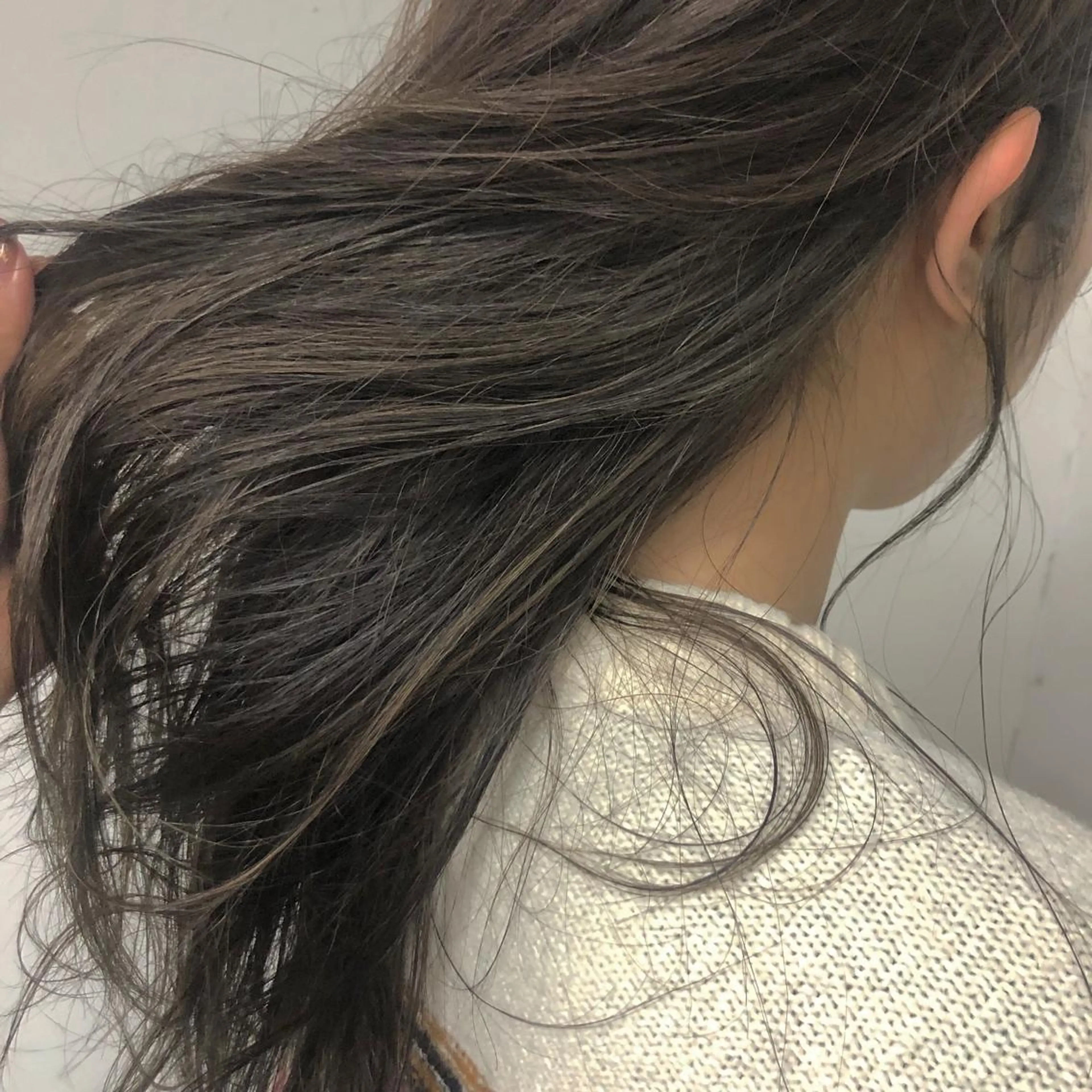 ロング カラー グレージュ ハイライトカラー カーキグレージュ ハイライト カット ヘアカラー トリートメント stand所属・ニュアンスヘア🌔 nanakoのヘアスタイル