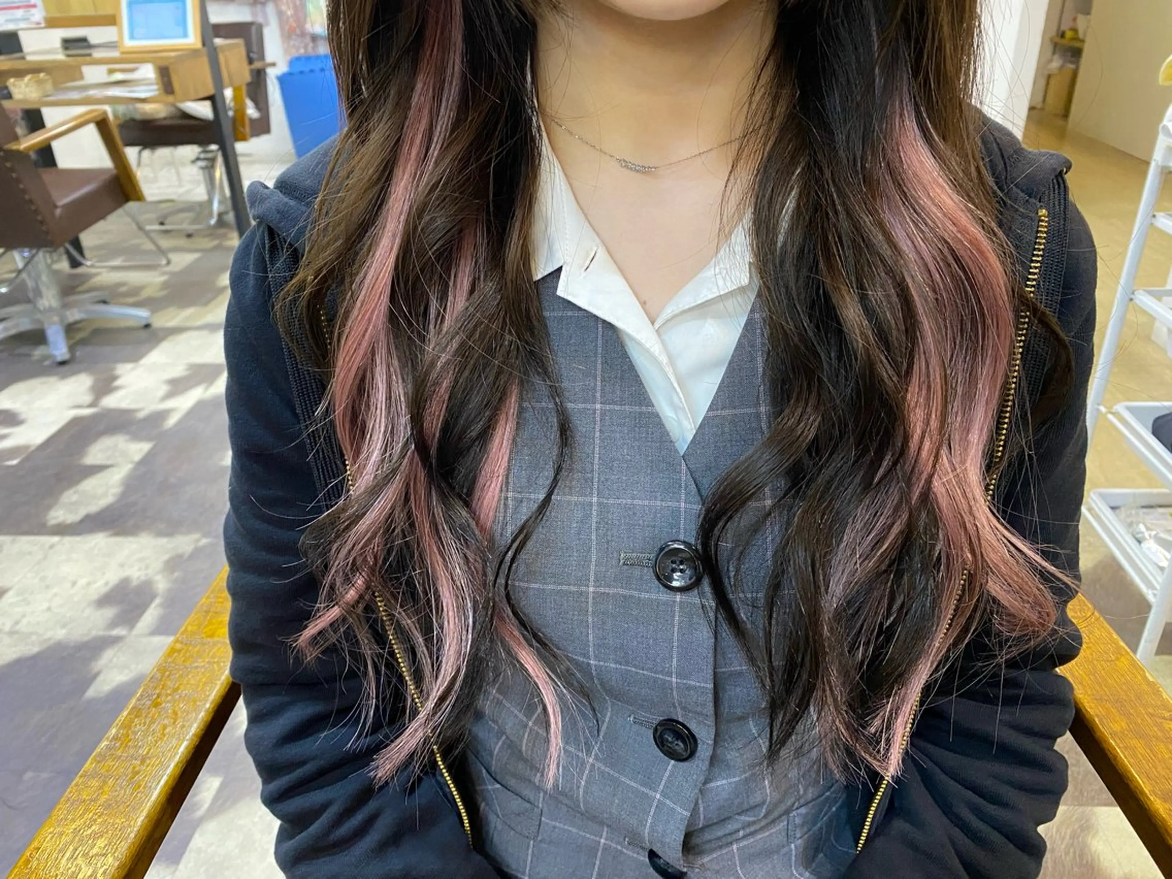 カラー インナーカラー ピンクカラー BRAS ナカガワのヘアスタイル