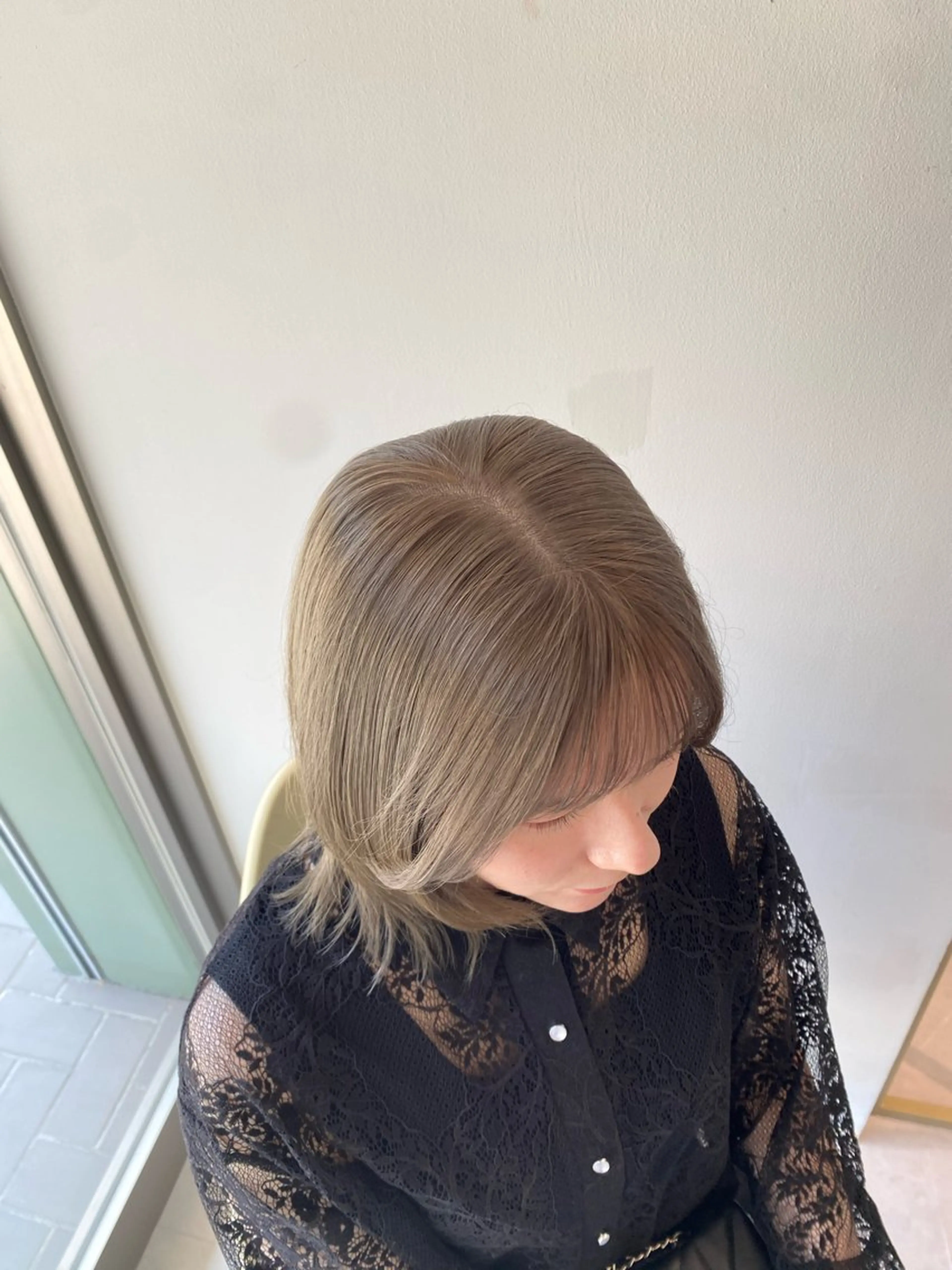 カラー ベージュカラー ブリーチ 透明感カラー ハイトーンカラー ミルクティーベージュ ヘアカラー momb所属・暖色カラー/艶髪/ 韓国/ひなのヘアスタイル