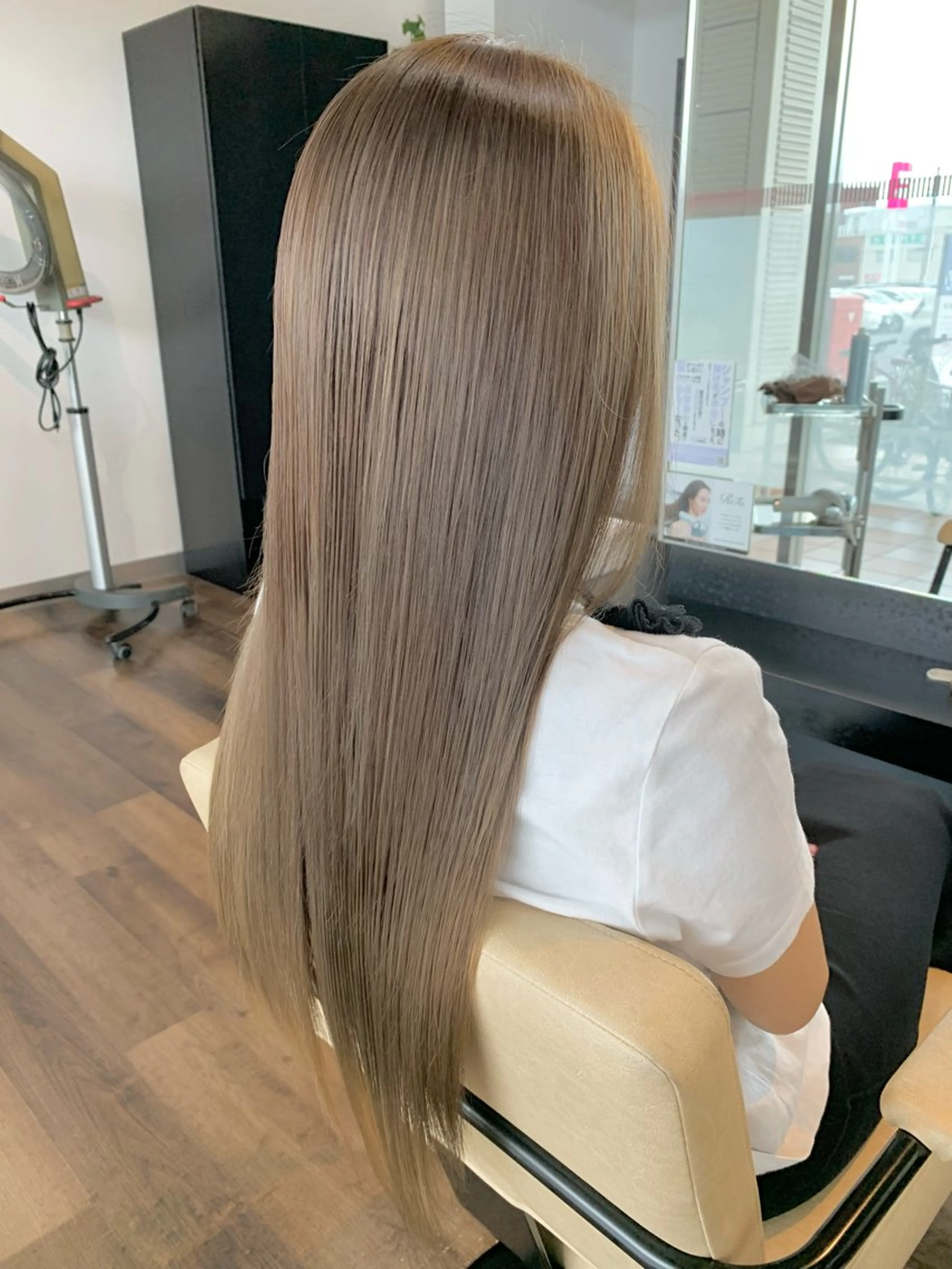 ロング カラー 透明感カラー グレージュ カット ヘアカラー トリートメント 【艶カラー】 STYLE 和泉俊希のヘアスタイル