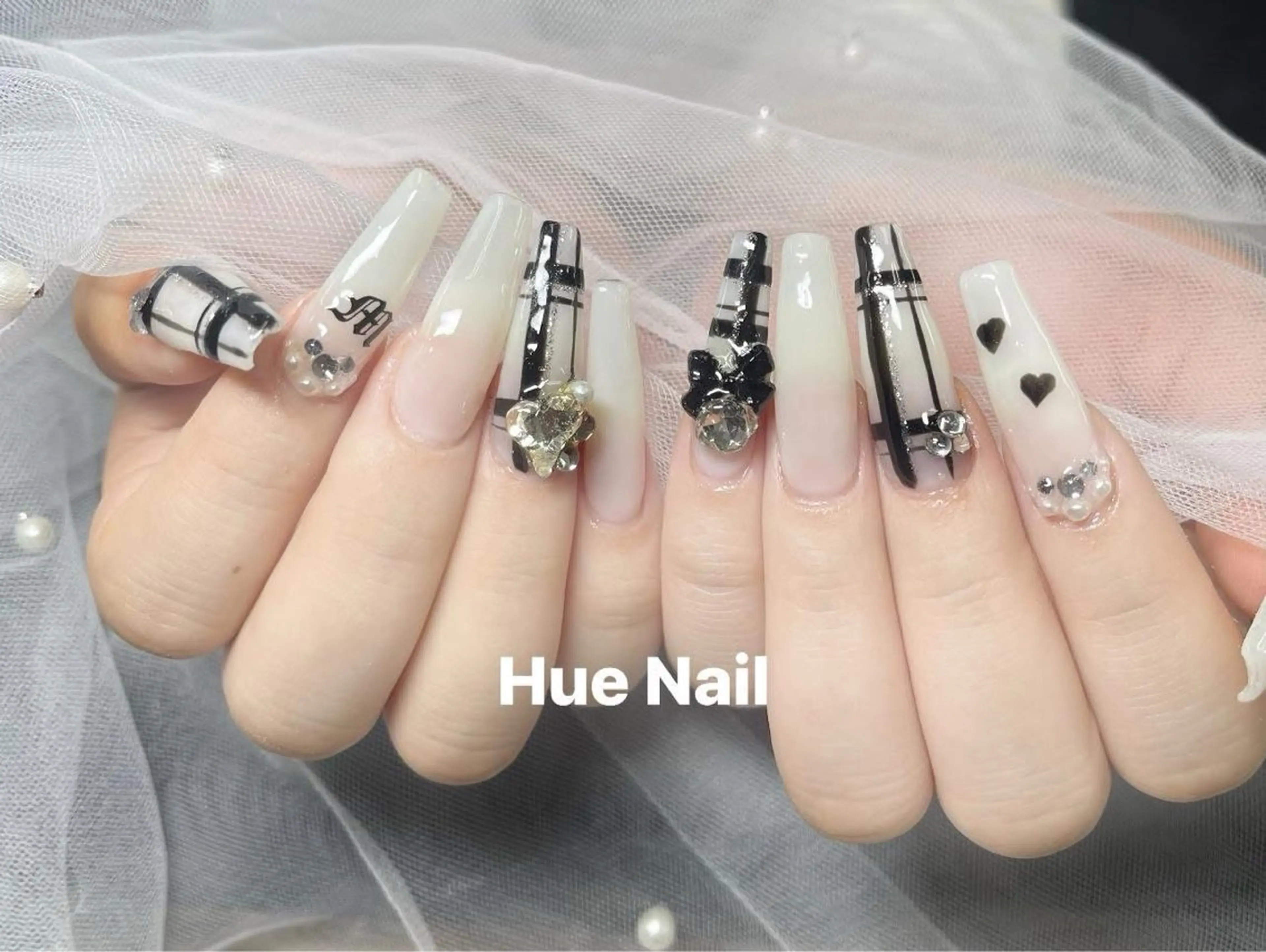ミディアム HOANG NAILのネイルデザイン