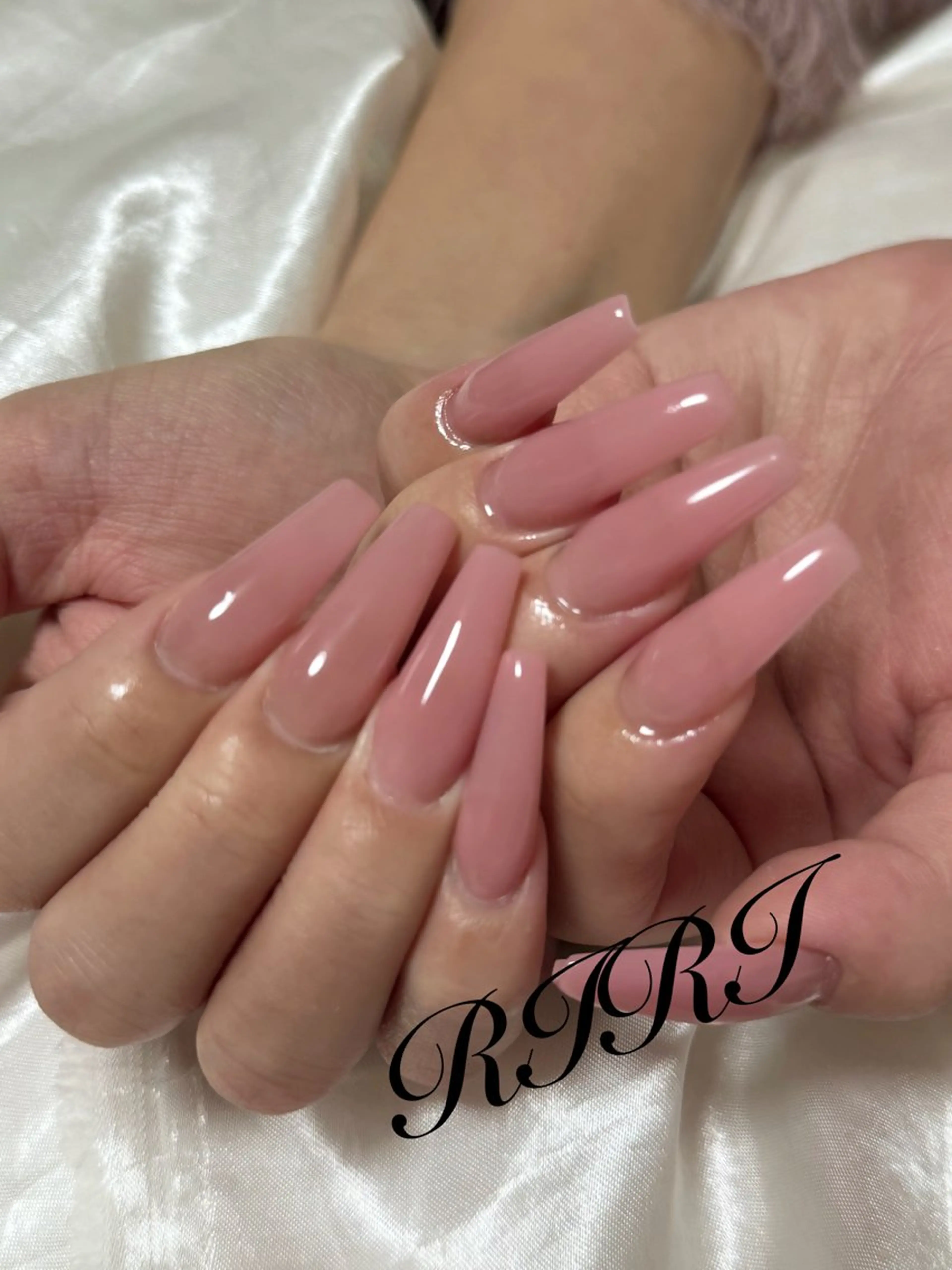 ネイル ジェルネイル ロングネイル ワンカラーネイル ピンク スカルプネイル ハンドネイル riri オーナーのネイルデザイン