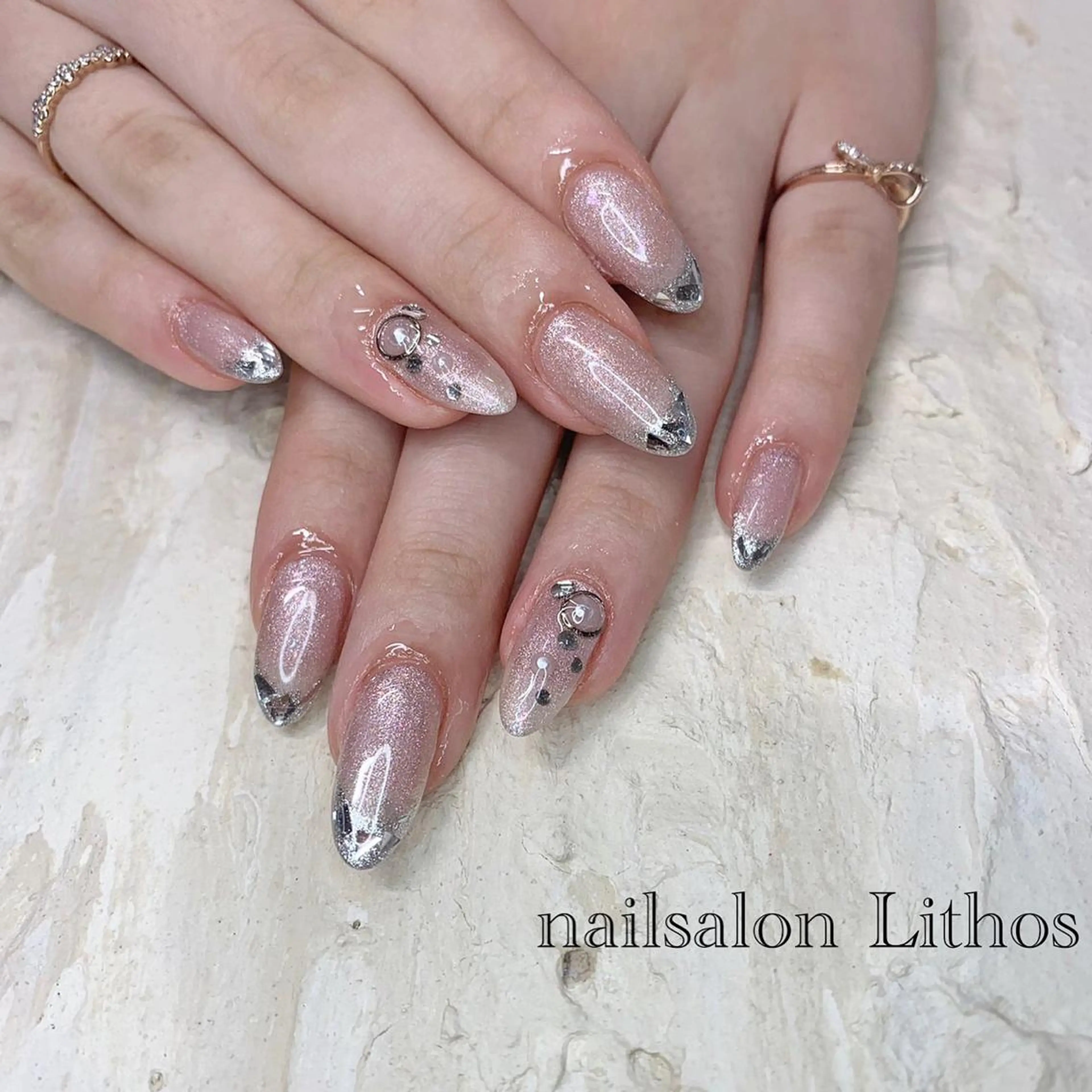 ネイル キラキラネイル ハンドネイル nailsalon Lithos所属・nailsalon Recontreのネイルデザイン