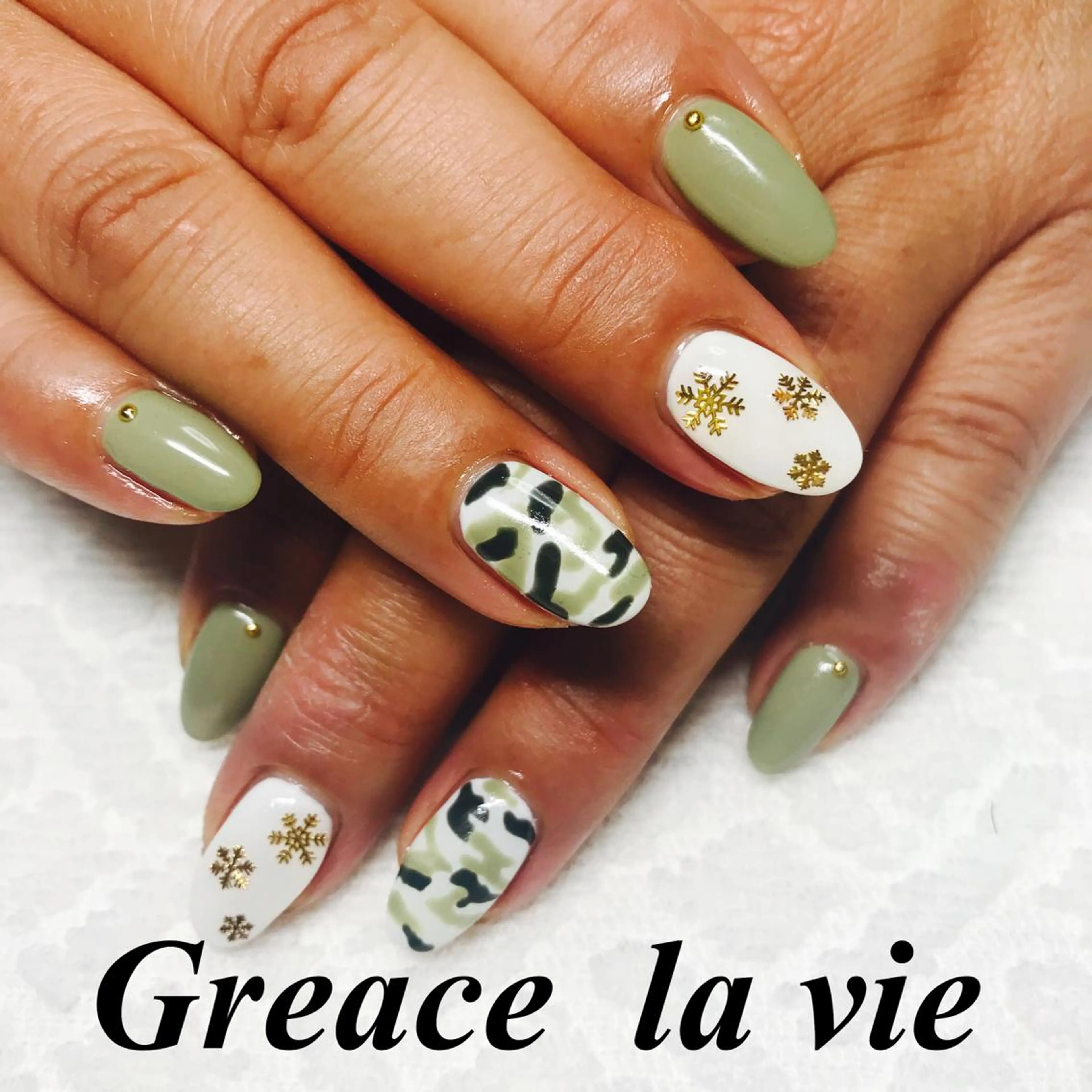 ミディアム カラー パーマ ヘアアレンジ キッズ ネイル マツエク・マツパ 冬ネイル Greace la vie所属・Greace  la vieのネイルデザイン