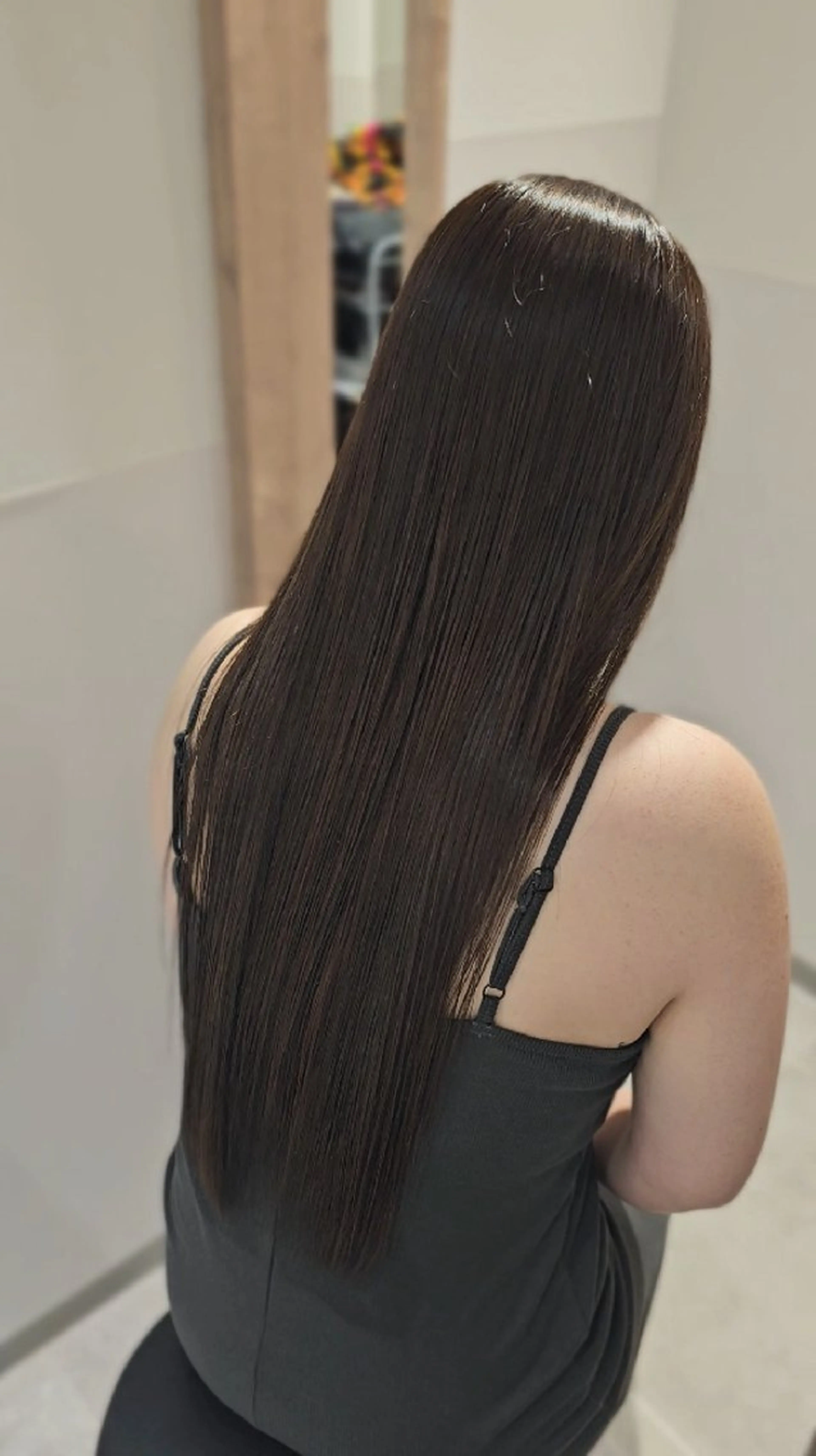 ロング カラー アッシュ アッシュブラウン ブラウンカラー ケアカラー カット ヘアカラー トリートメント サロウィン　神戸三宮店所属・三宮No.1ブリーチ 無しカラー/杉山太貴のヘアスタイル