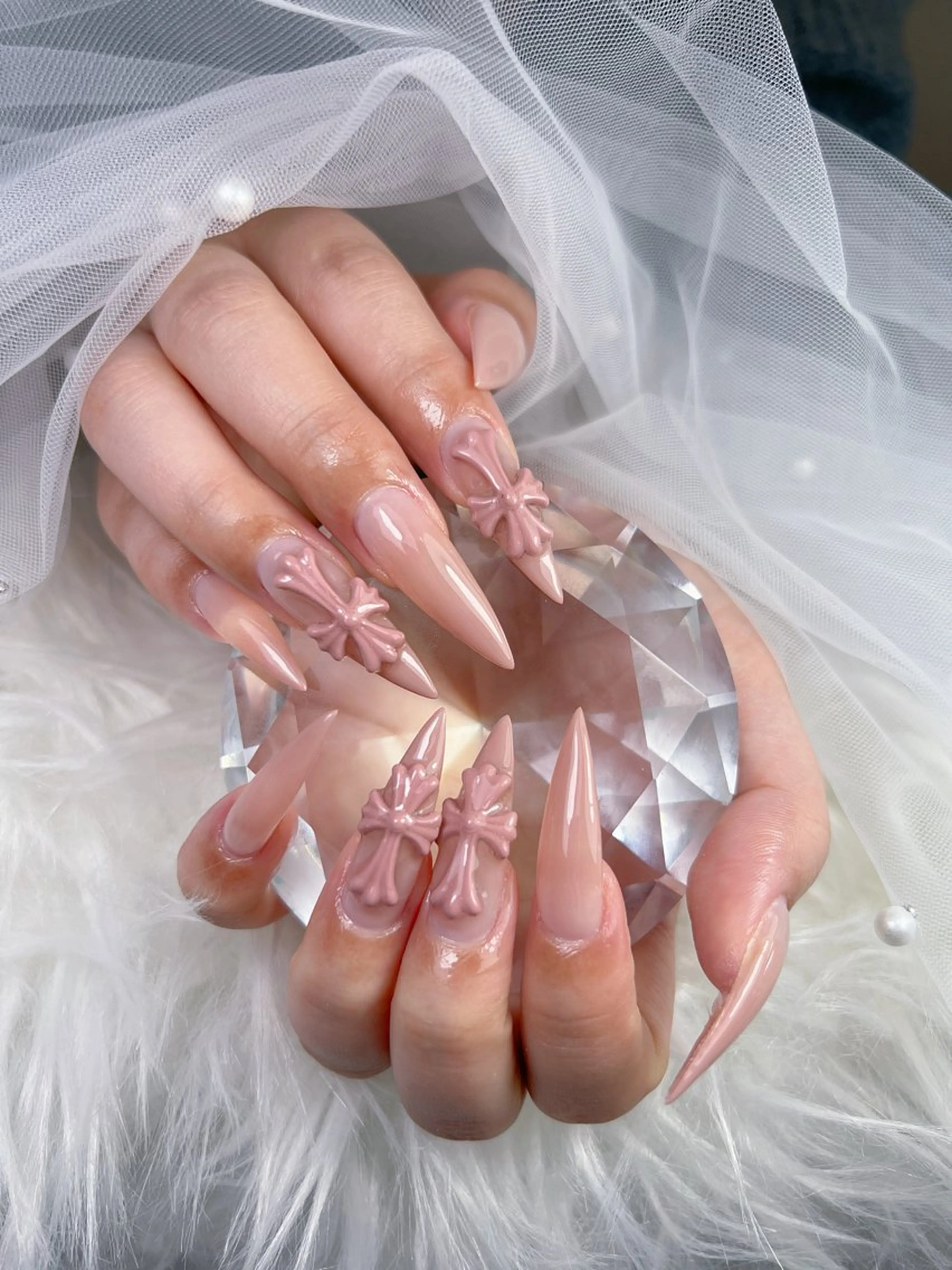 ネイル アートネイル オーロラネイル チークネイル 長さ出し フットネイル ハンドネイル ハンドケア Mio_ Noiranailのネイルデザイン