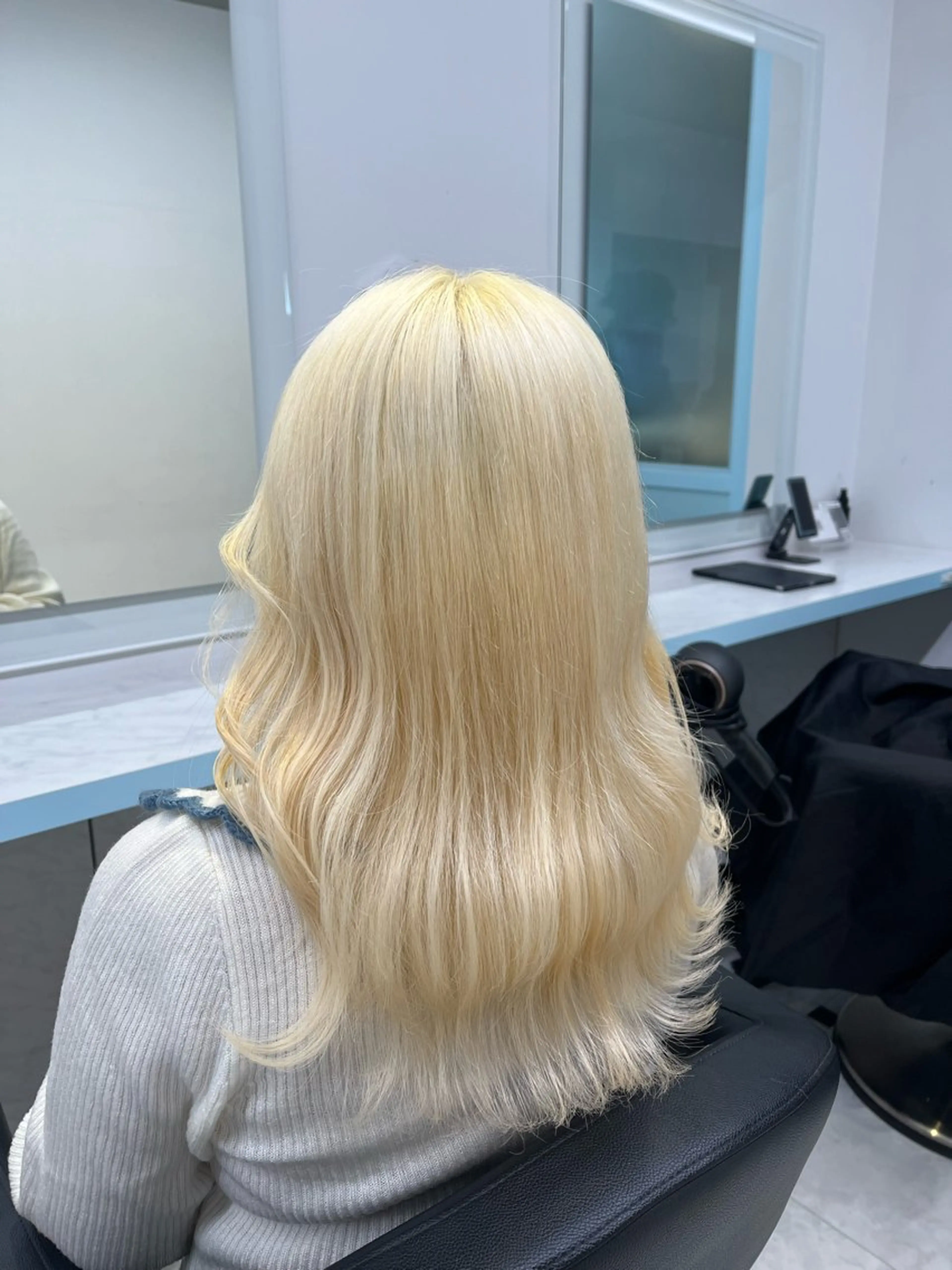 セミロング カラー ヘアカラー ブリーチカラー 🩵MIZUKIのヘアスタイル