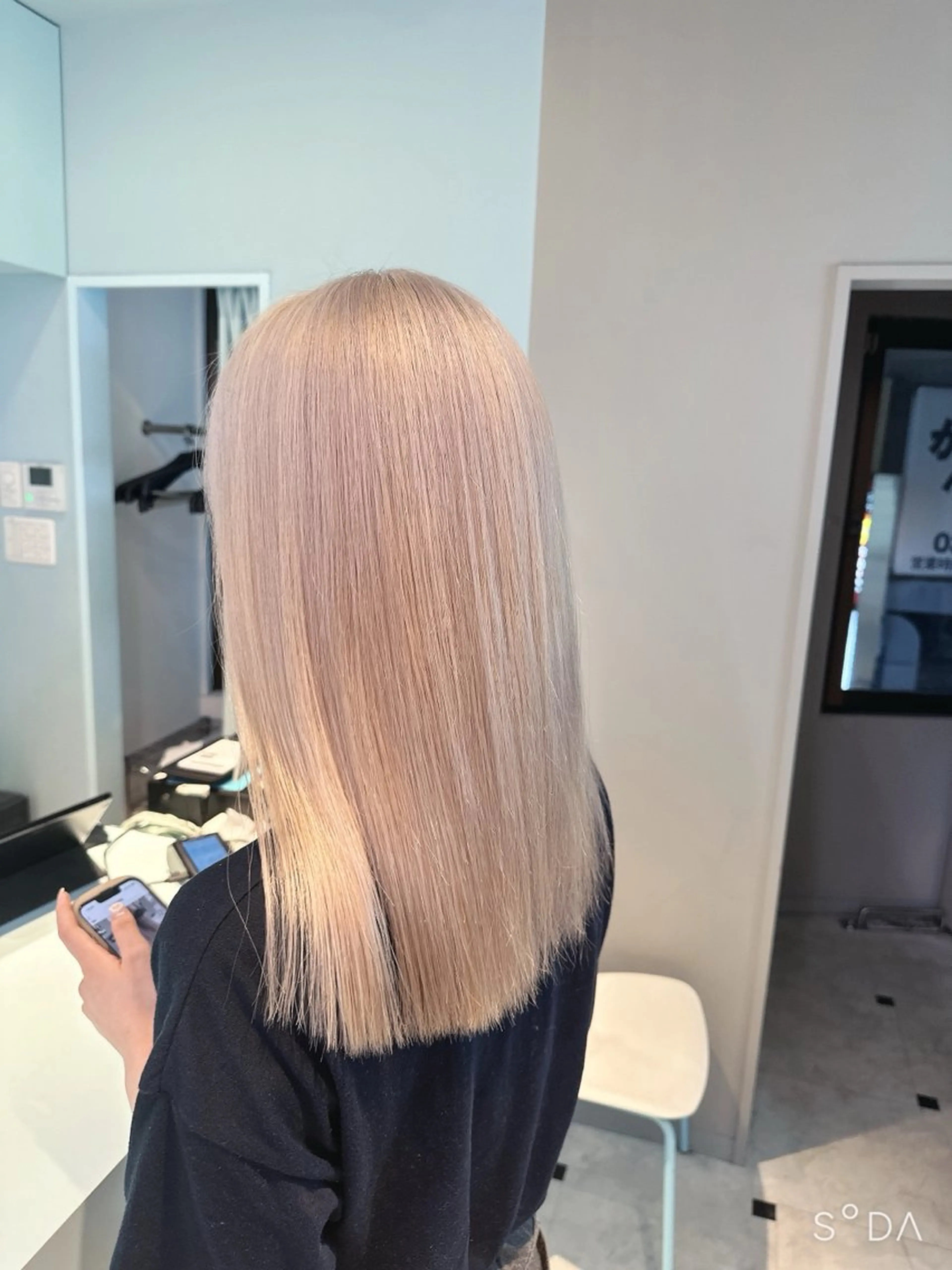 セミロング カラー 🪄池袋ハイトーン 🪄ブリーチカラーのヘアスタイル