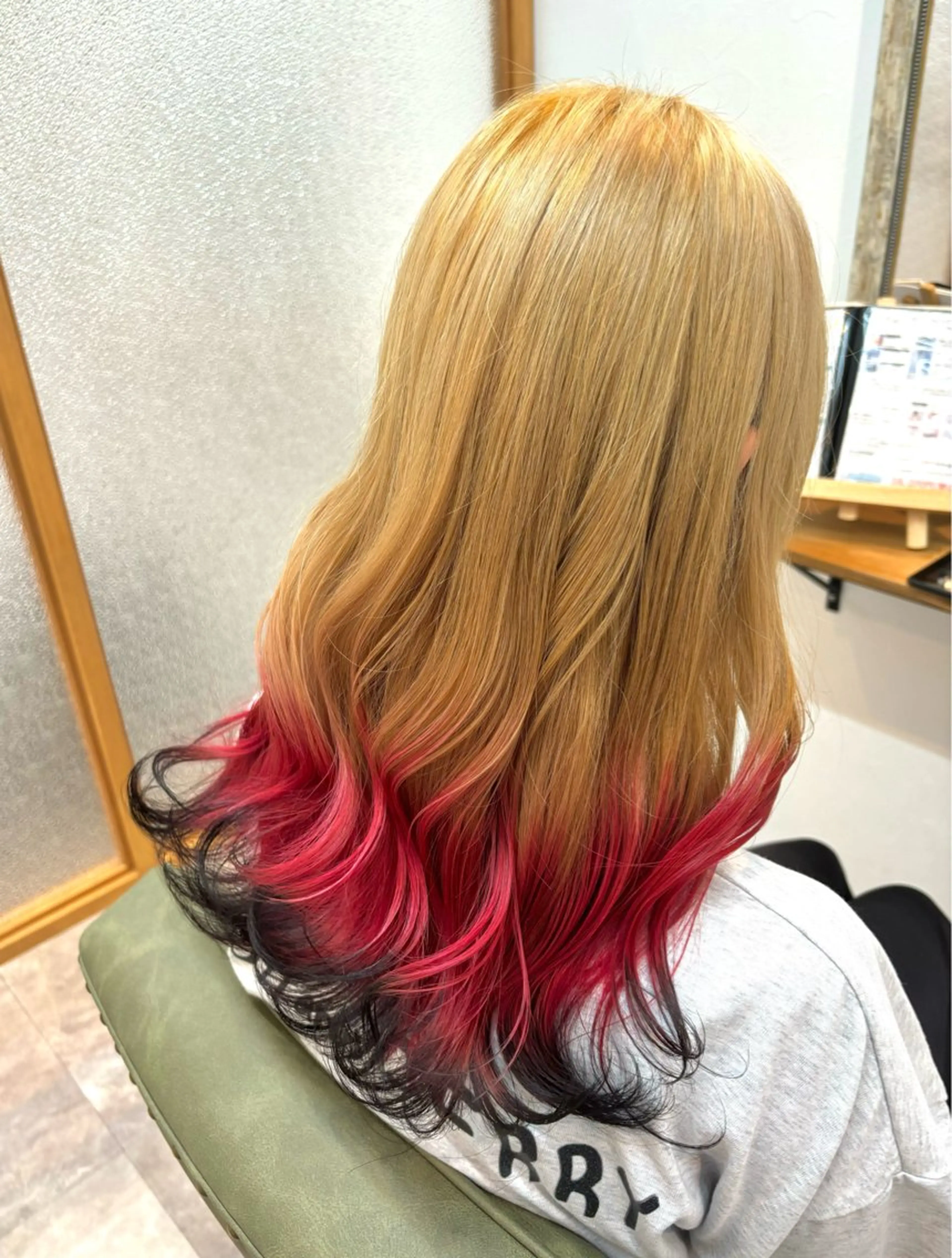 グラデーションカラー(裾カラーもOK)＋3stepトリートメント¥9540​〜​※全体染めは別料金の写真