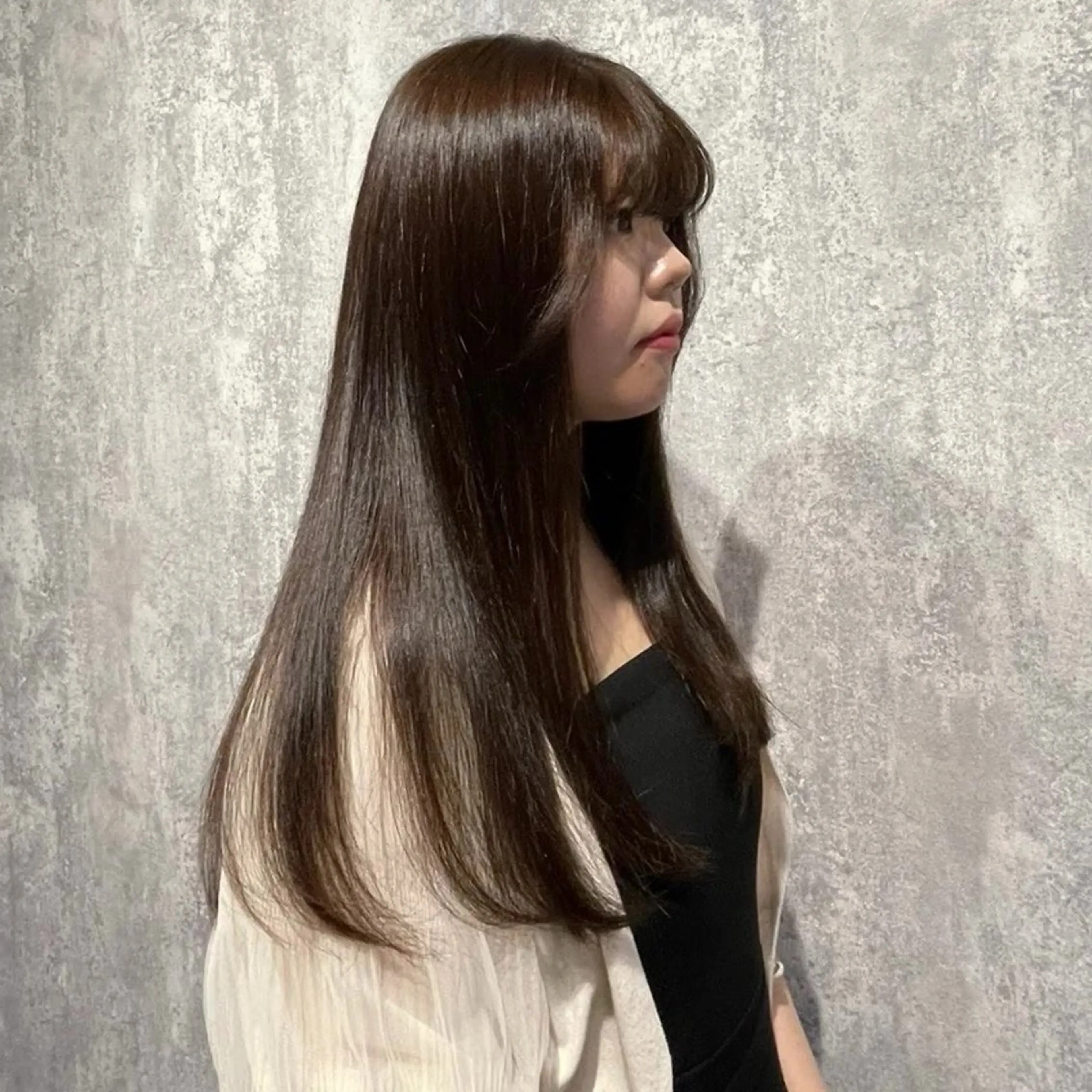 ロング カラー ベージュカラー りほ/顔周りカット/ レイヤーカットのヘアスタイル