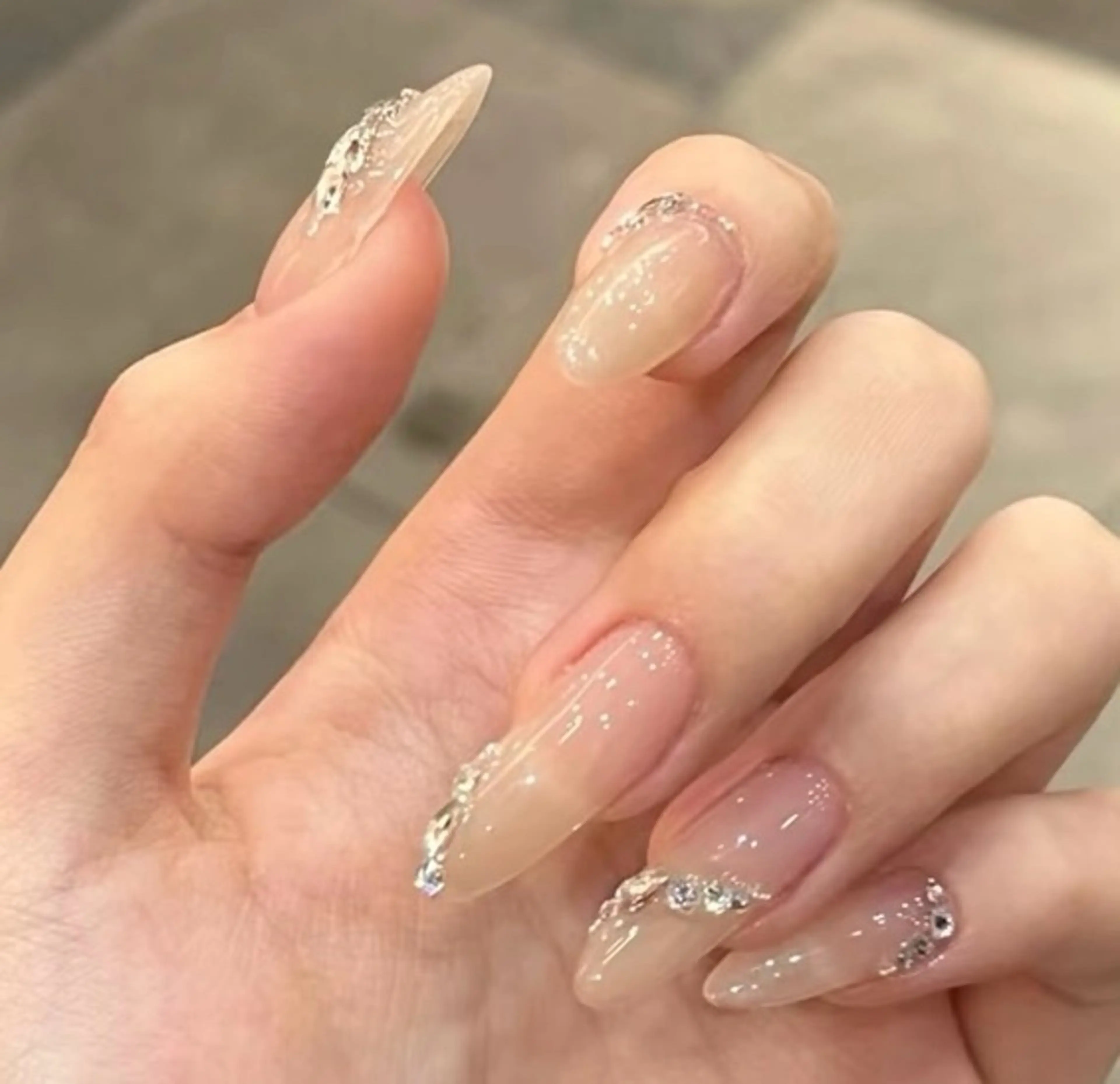 ネイル チークネイル 長さ出し フラワーネイル フレンチネイル ガーリー SunNail池袋駅 ワンホンネイルのネイルデザイン