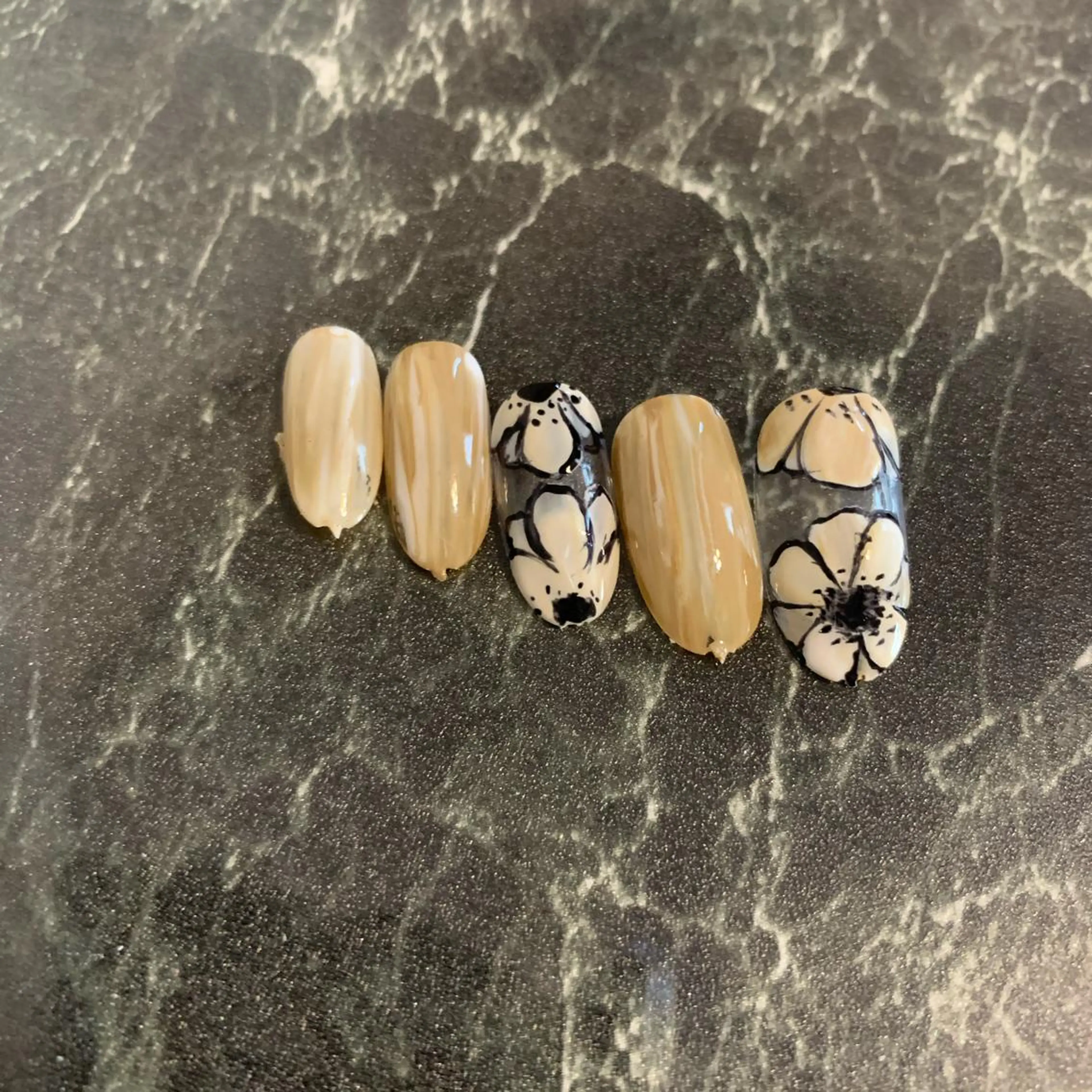 ネイル マルサンカクシカク所属・○△□ 守口市のネイルデザイン