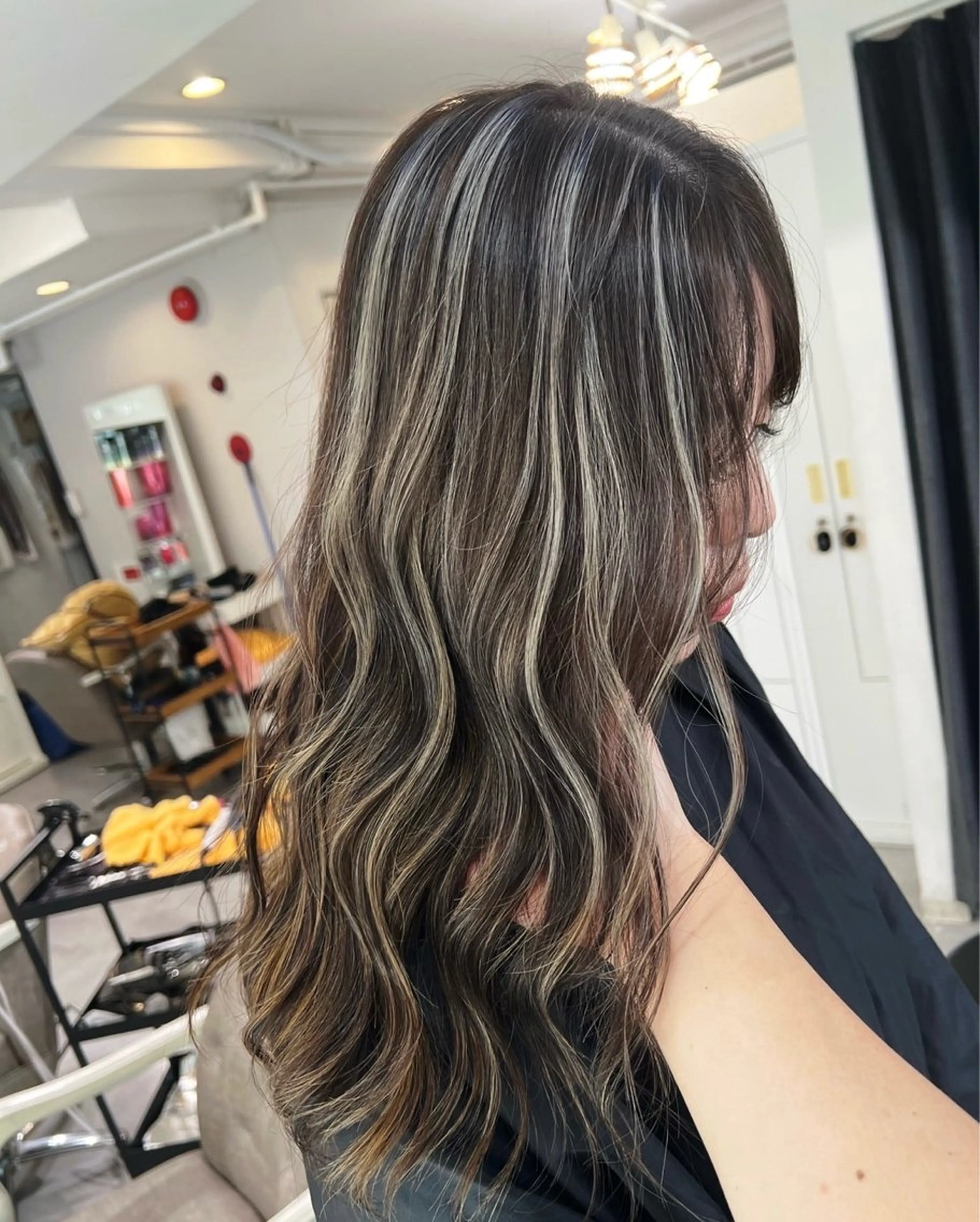 ロング カラー ダークグレー ダークグレージュ グレージュ ハイライトカラー ハイライト ヘアカラー トリートメント ROBIN所属・指名数No.1 /NAOYAのヘアスタイル