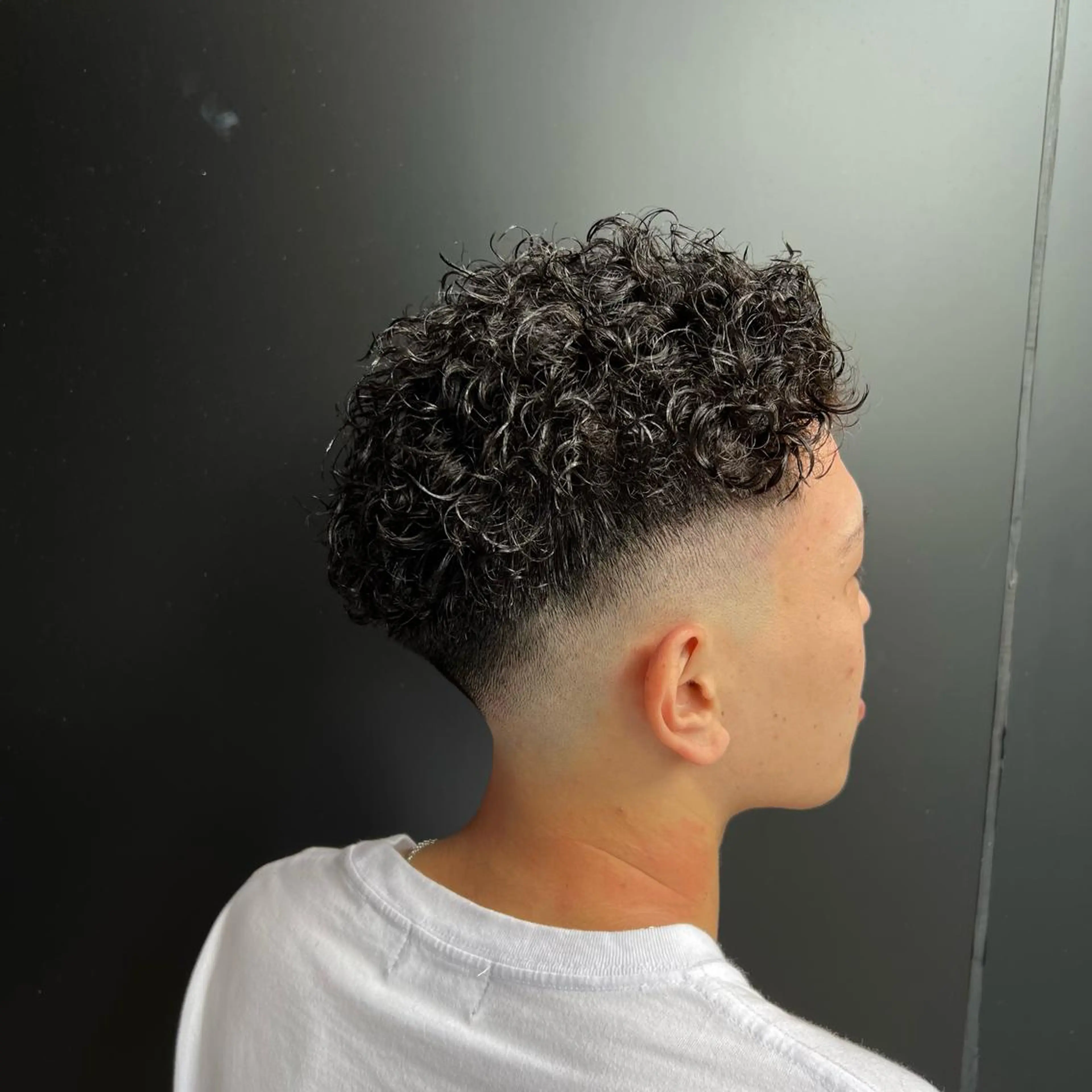 ショート パーマ プードルパーマ 豊崎 佑輔のヘアスタイル