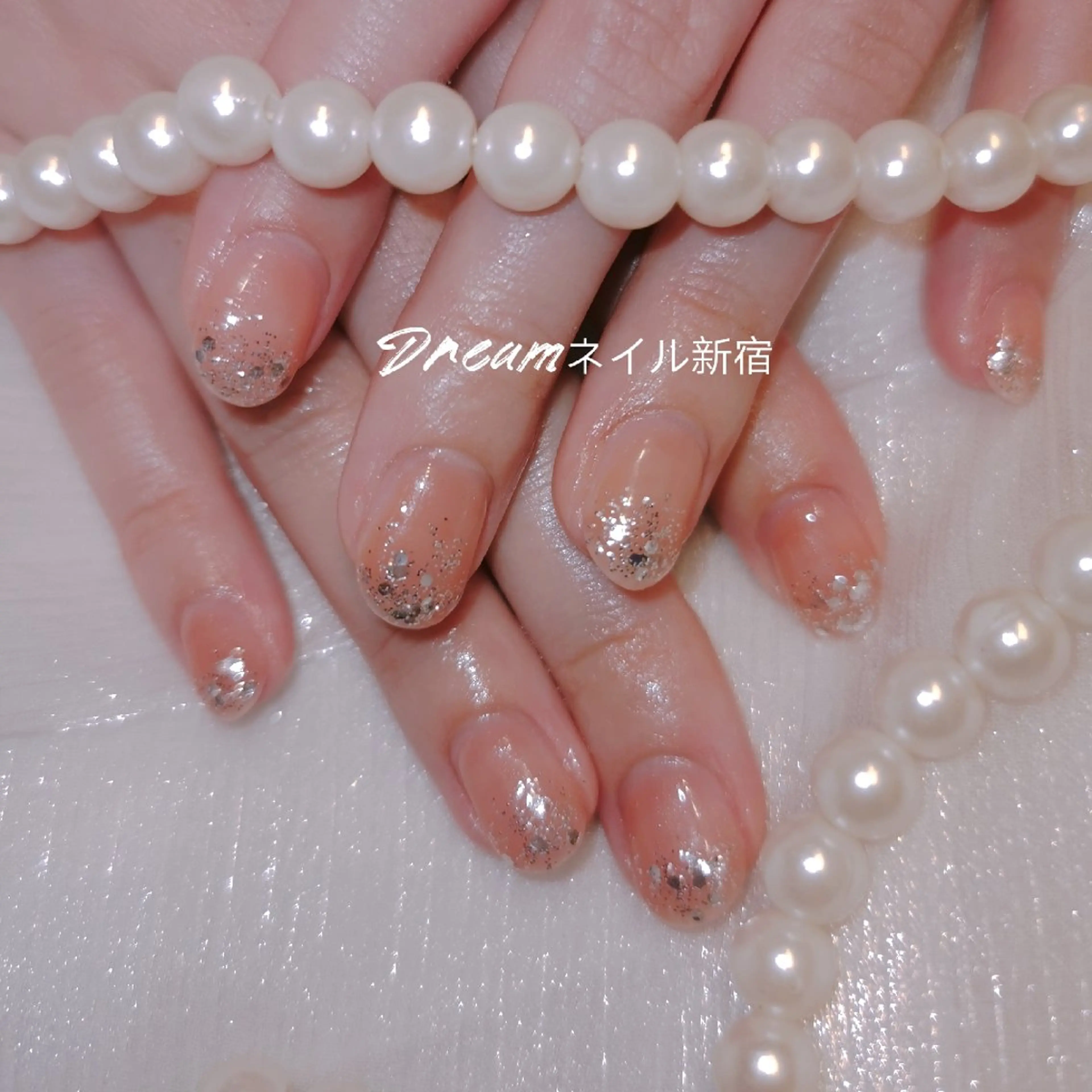 ネイル キラキラネイル ラメ(グリッター) ラメグラデーション オフィスネイル ショートネイル ハンドネイル ネイリストゆか💅 長さだし、深爪矯正のネイルデザイン