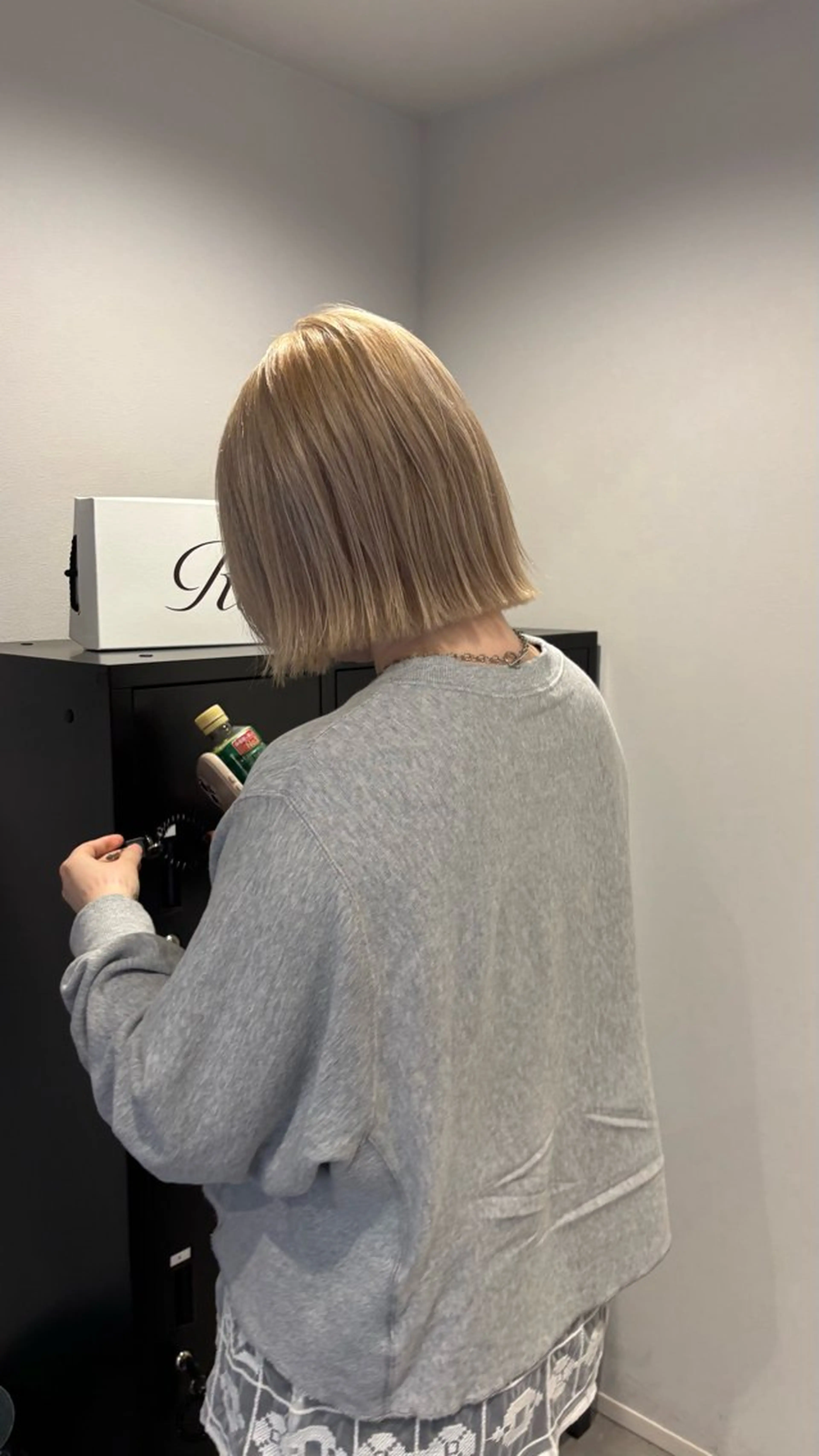 ミディアム ボブ カット ヘアカラー YURINO /ボブ ベージュ/ハイトーンのヘアスタイル