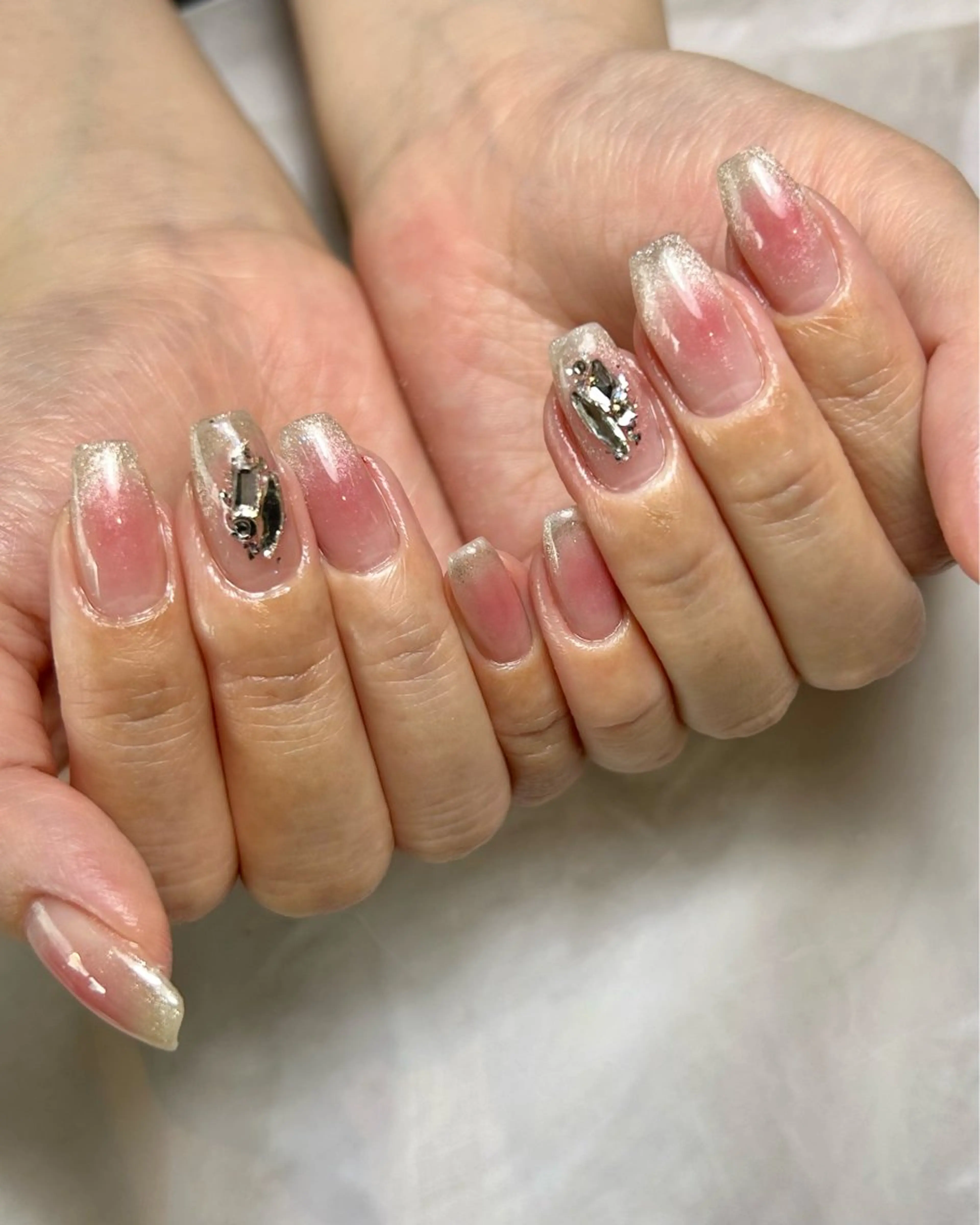 ネイル チークネイル キラキラネイル 持ち込み ハンドネイル Reflection marikoのネイルデザイン