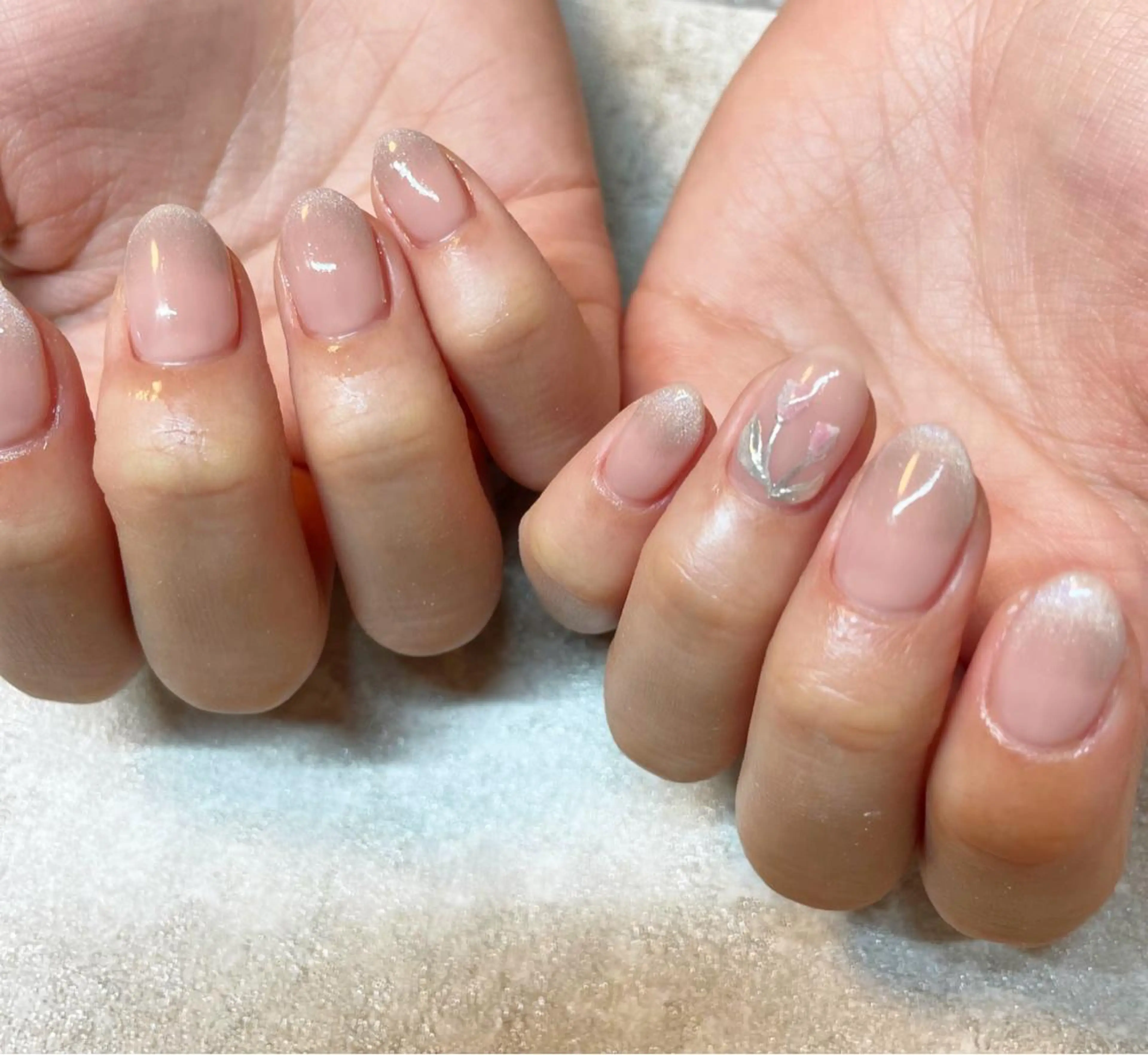 ミディアム ネイル ミラーネイル Re:st〔リスト〕所属・ayane Re:st〔リスト〕のネイルデザイン