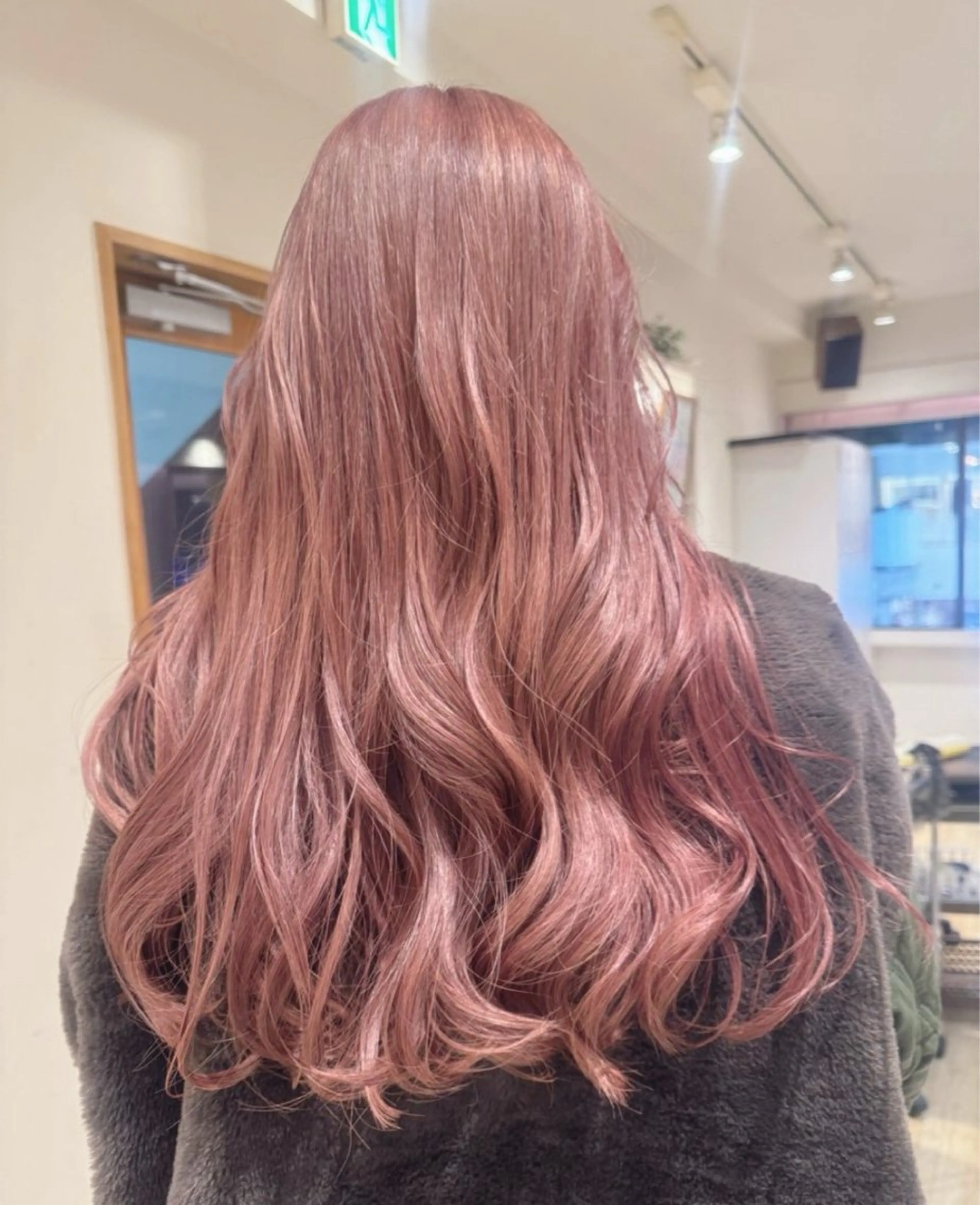 🩷カット&ケアブリーチ&トリートメント🩷【コテ巻き🉑】の写真