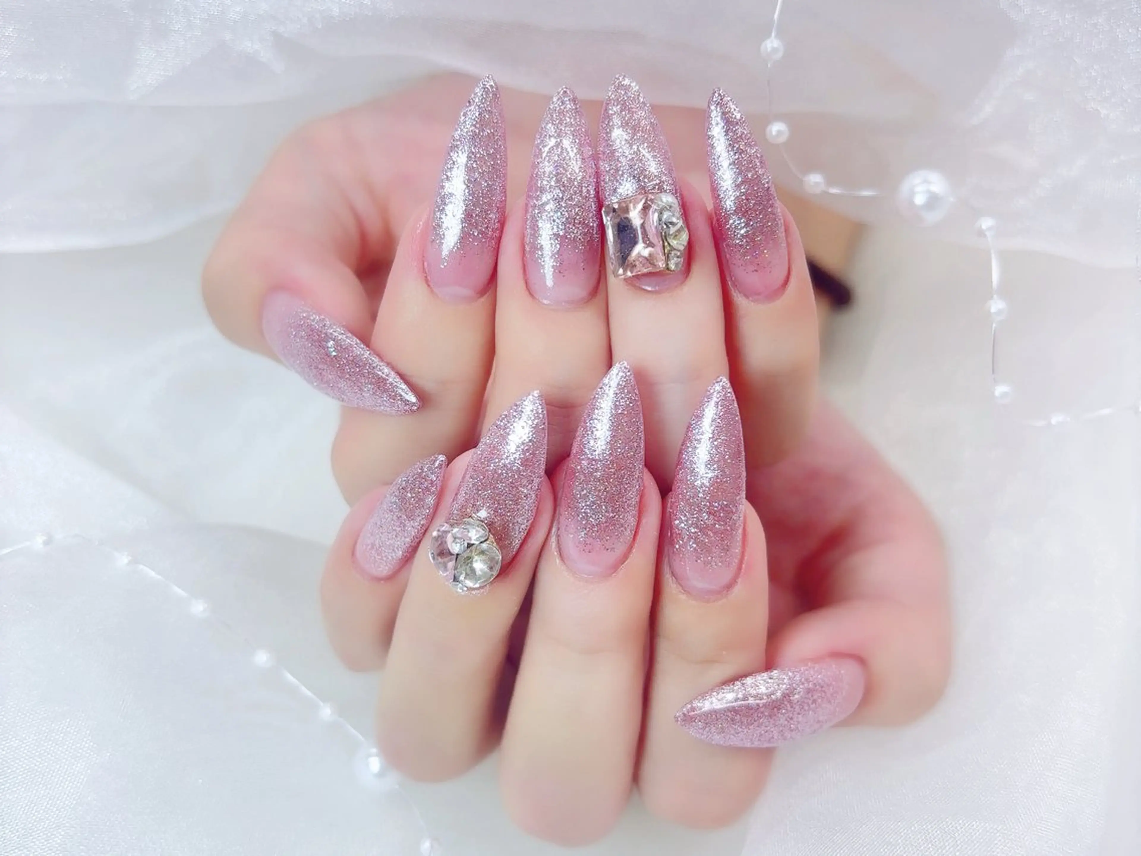 ネイル 長さ出し フラッシュネイル フレンチネイル キラキラネイル ラメ(グリッター) ハンドネイル Chouette ここのネイルデザイン