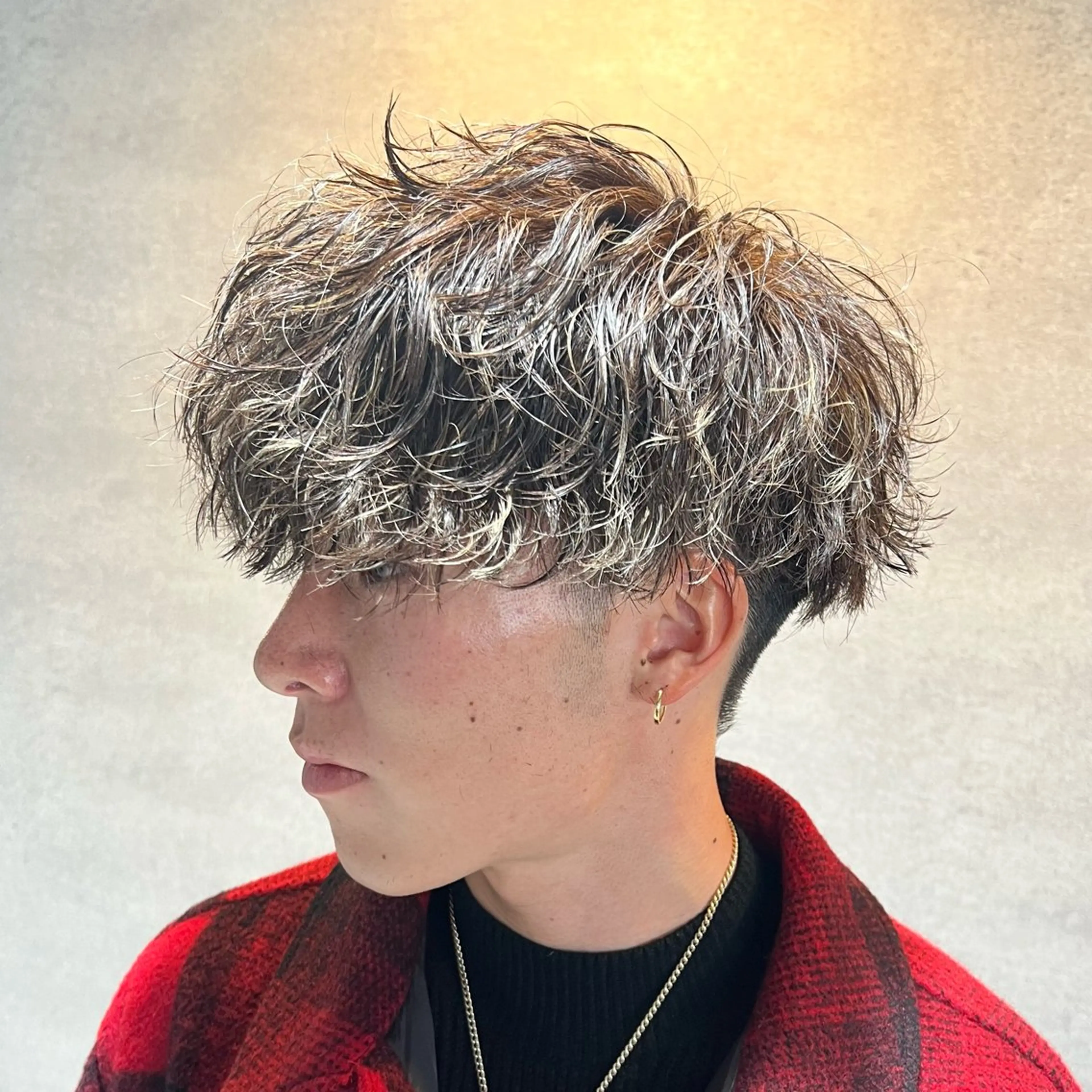 ショート カラー パーマ ヘアアレンジ メンズ センターパート メンズハイライト メンズメッシュ マッシュ メンズパーマ カット パーマ トリートメント ヘッドスパ ヘアセット 仕上がり満足度No. 1🔥BLUCK🔥のヘアスタイル