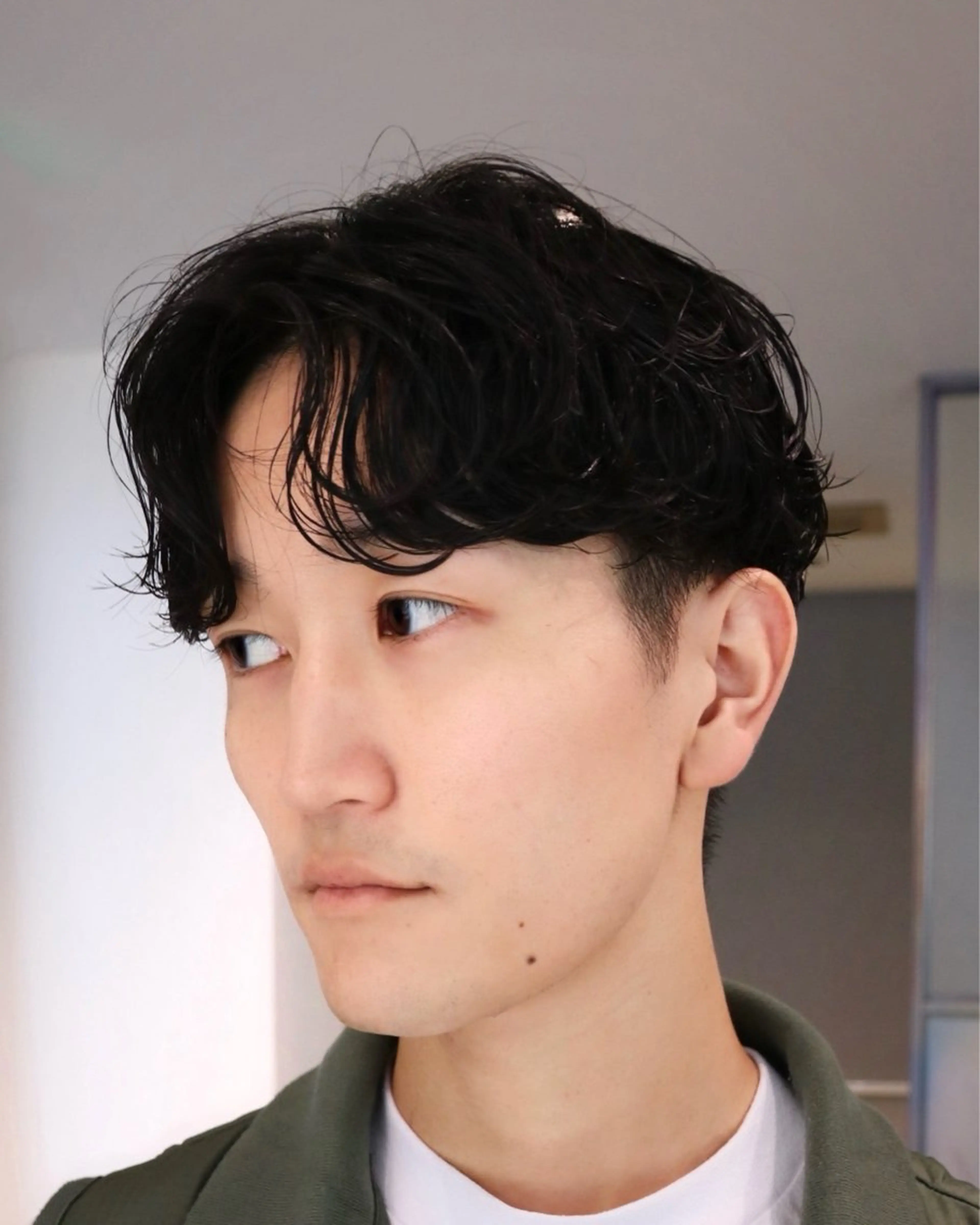 パーマ メンズ センターパート メンズパーマ ニュアンスパーマ カット パーマ Qin shaire salon 原宿verno店所属・【センターパート】 ETO／江藤翼の眉毛・アイブロウイメージ