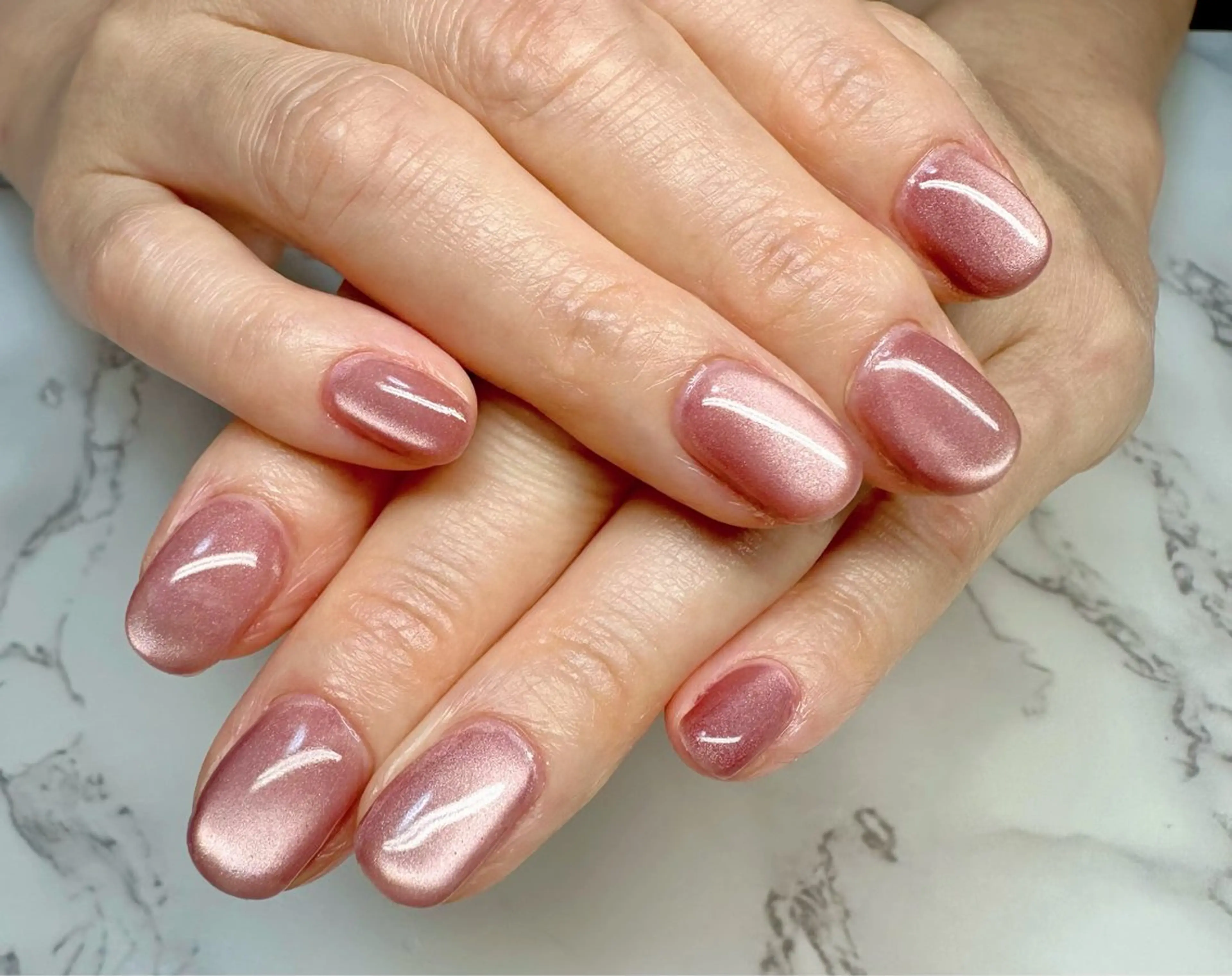 ネイル オーロラネイル フレンチネイル キラキラネイル マグネットネイル ニュアンスネイル M.N_ nailのネイルデザイン