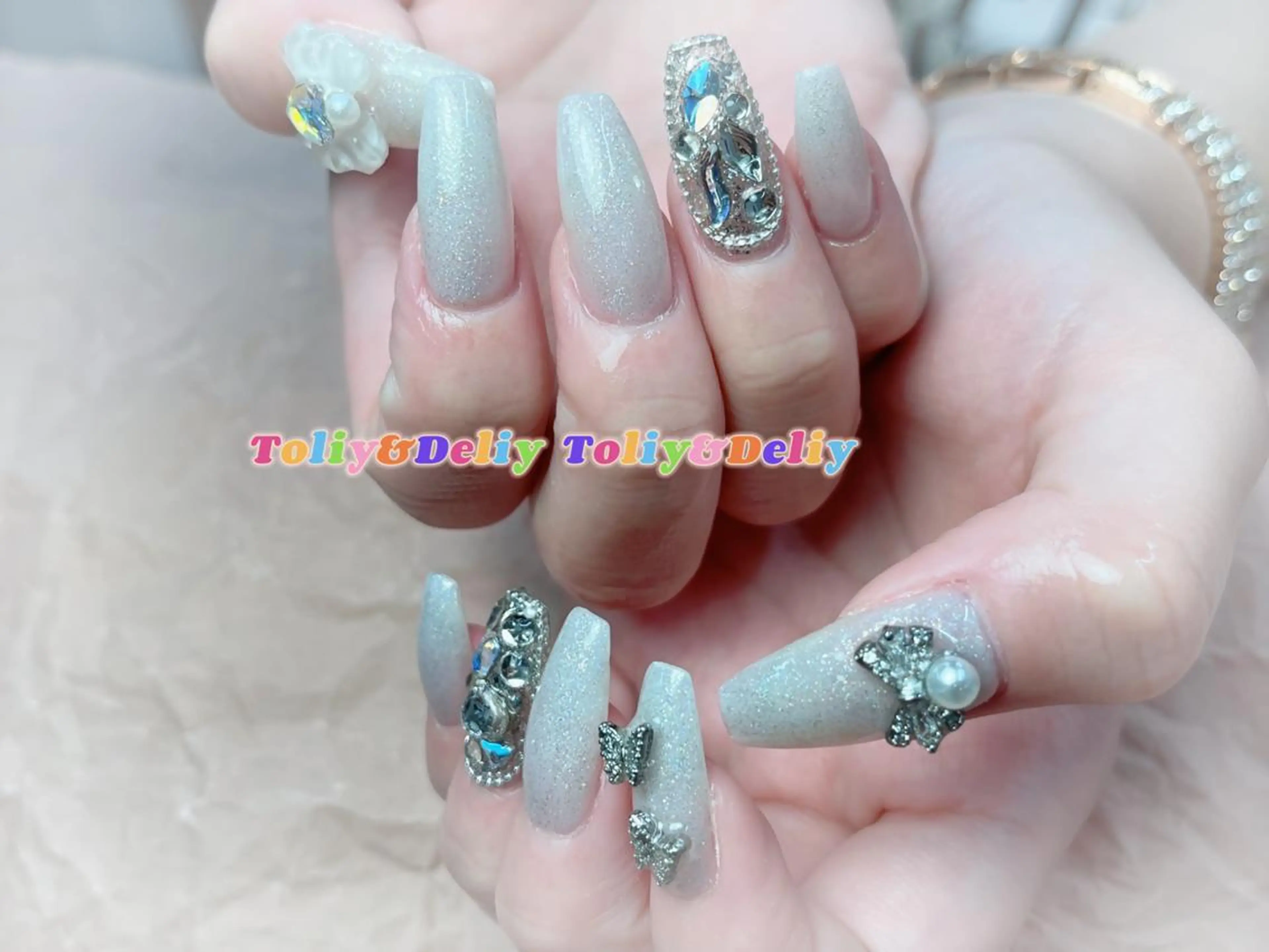 ネイル アートネイル ゴージャス シルバー ハンドネイル ToliyDeliy Nail Salonのネイルデザイン